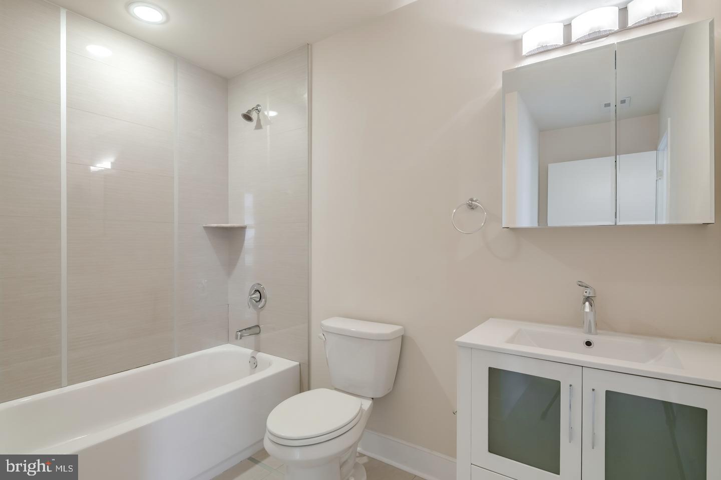 GRADUATE HOSPITAL - Residential Lease