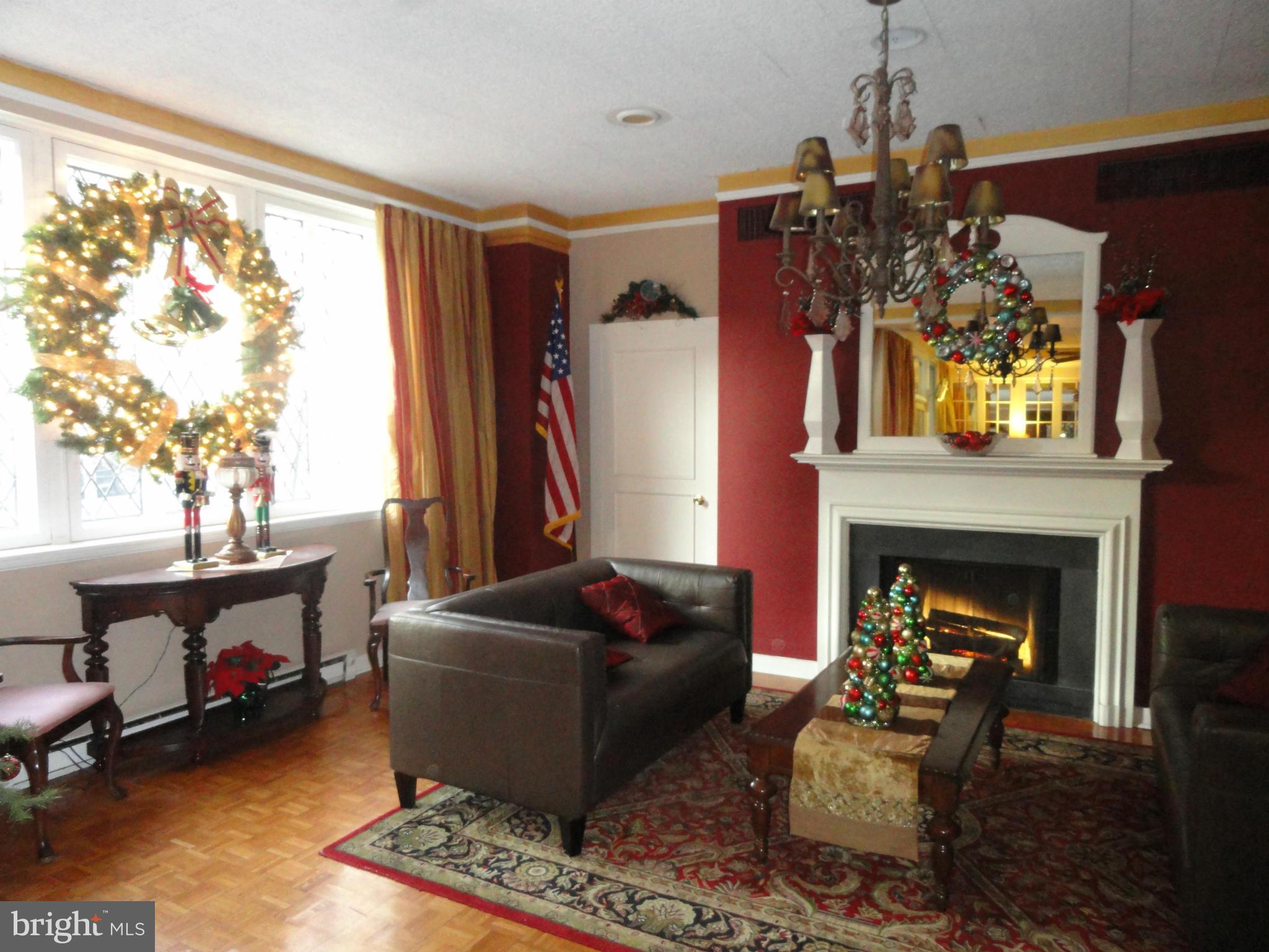 Just enough space in Historic Downtown Baltimore! Efficiency condo/apartment. Separate Kitchen & Bathroom/24 hr front desk/Secure building/parking available/Hardwood floors/Closet/Shelving/Natural Light/Verify Condo Fee/Washer & Dryer in Unit - Bonus! Roof Deck/Convenience-Liquor Store & Dry Cleaners (Leak in ceiling was from unit above/AC window unit) Laundry also in Building - Walk Everywhere!