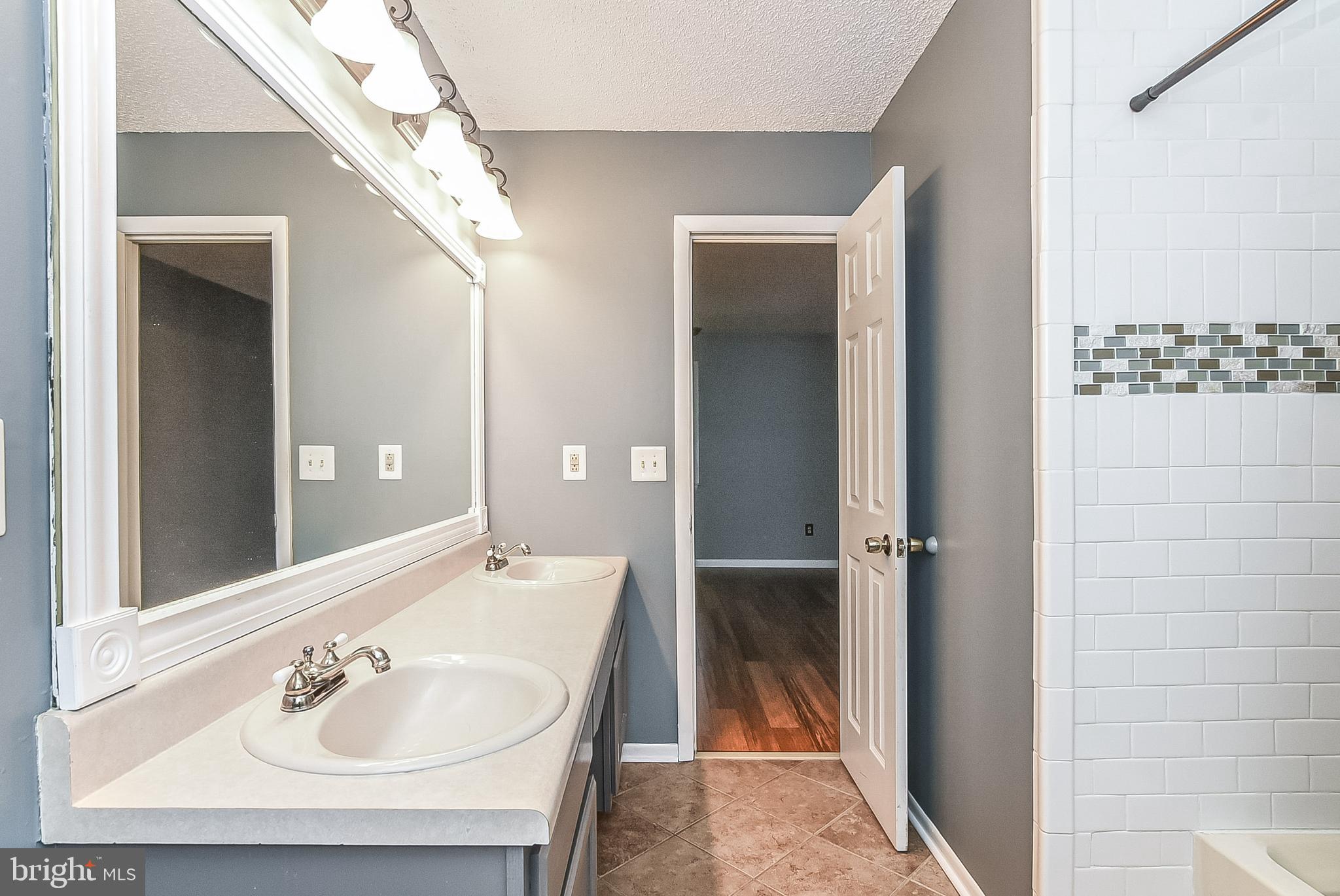 PRESIDENTIAL LAKES - Residential