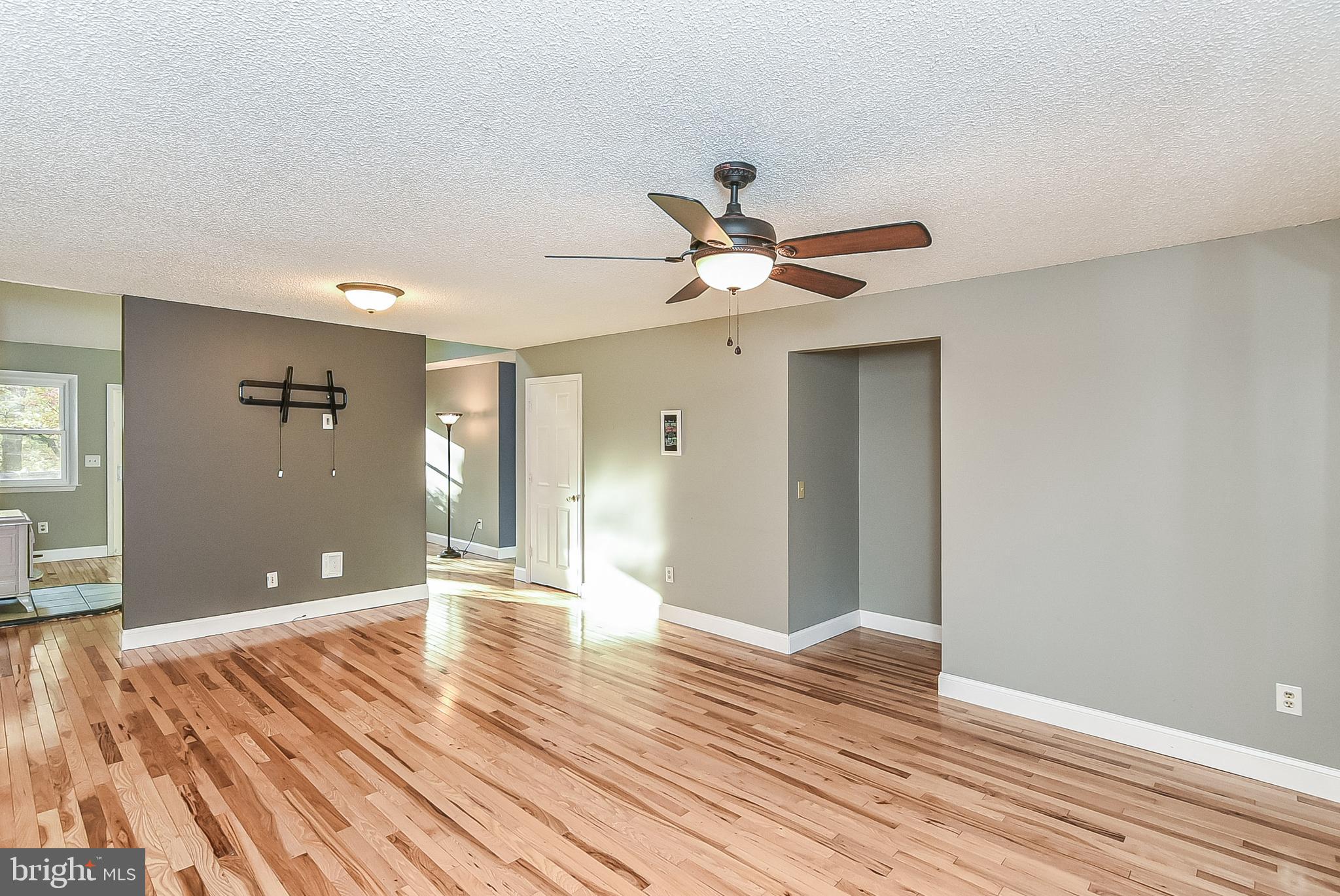 PRESIDENTIAL LAKES - Residential