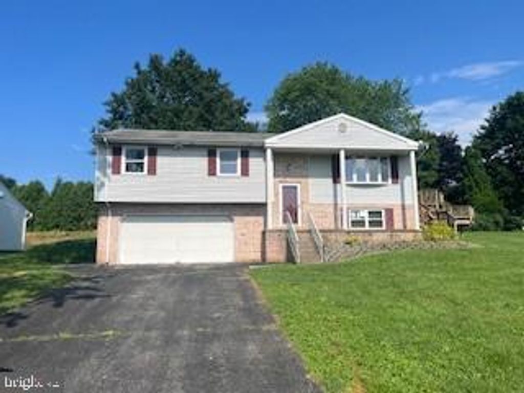 Photo of 2 Adams Court, NEW FREEDOM, PA 17349 (MLS # PAYK2086278)