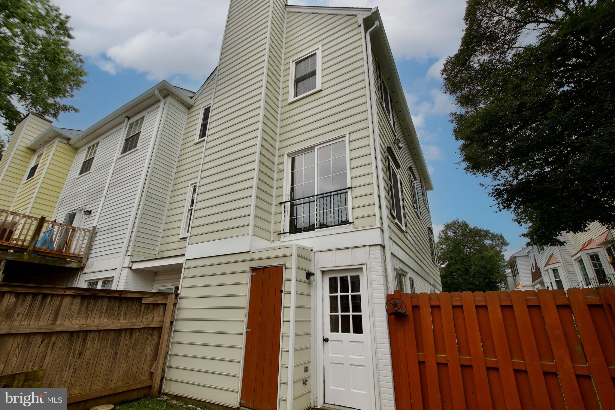 CROFTON MEWS CONDO - Residential