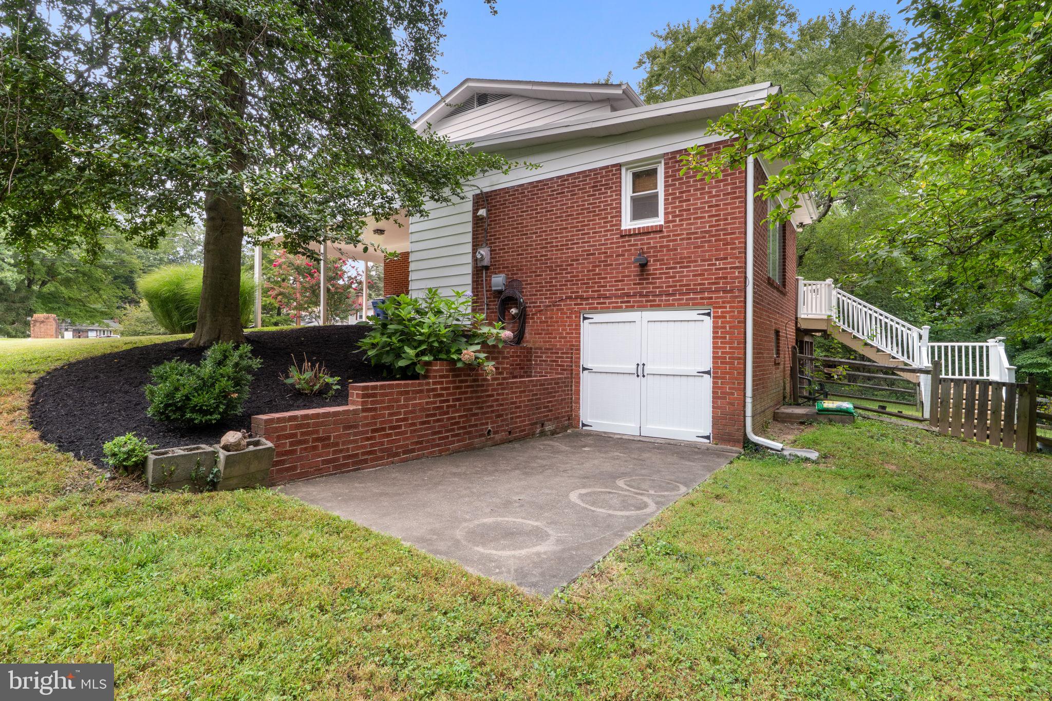 ANNANDALE WOODS - Residential