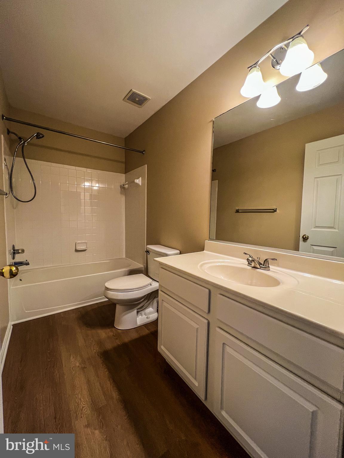 PINEY ORCHARD - Residential Lease