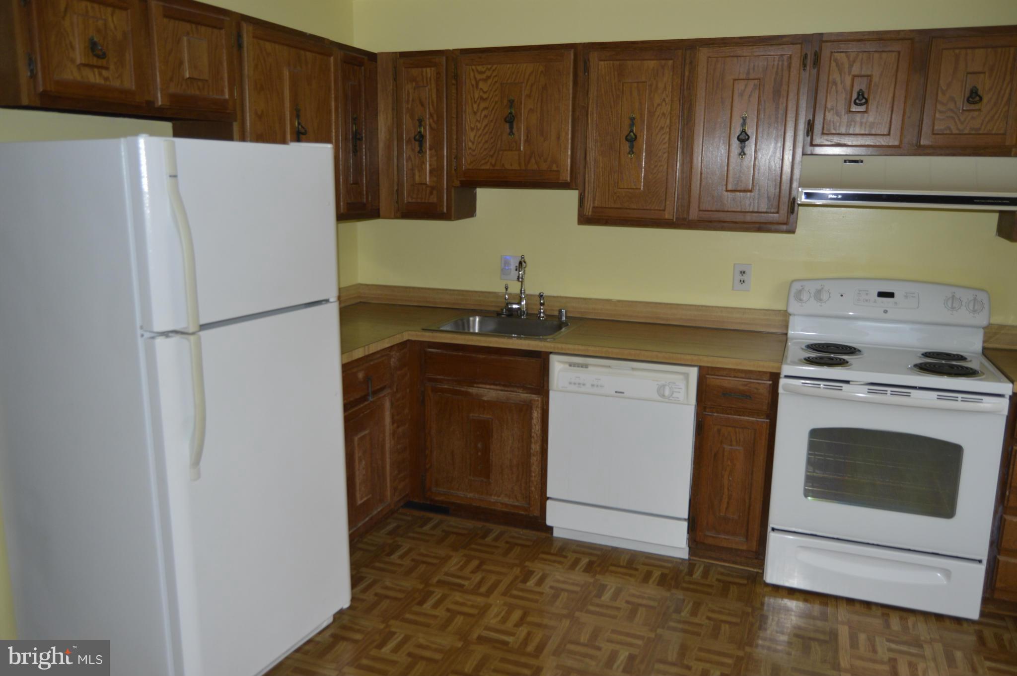 ARBORY CONDO-PHASE 7> - Residential