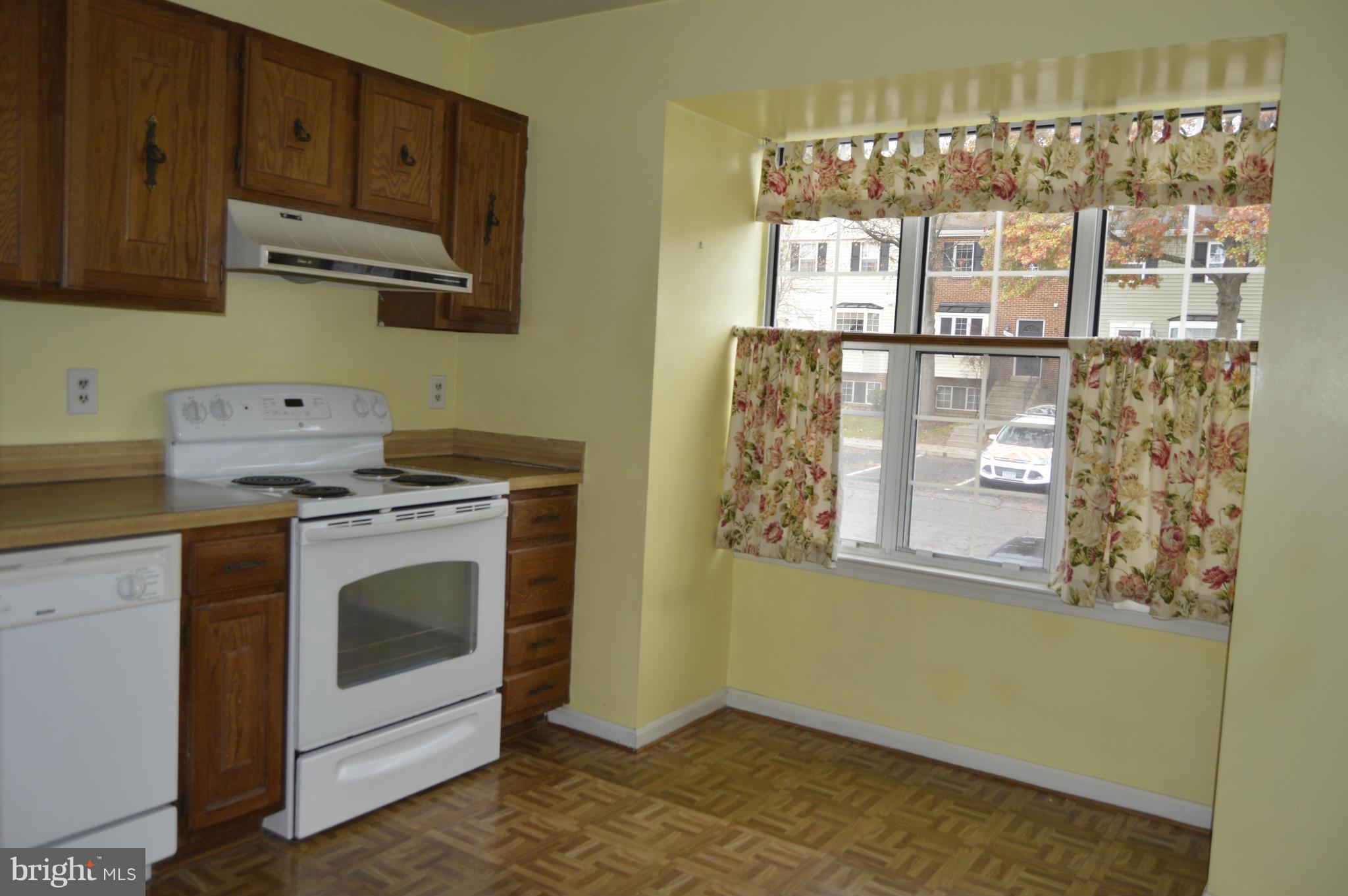 ARBORY CONDO-PHASE 7> - Residential