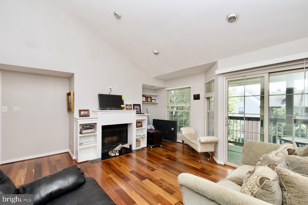 3916 PENDERVIEW DRIVE 435