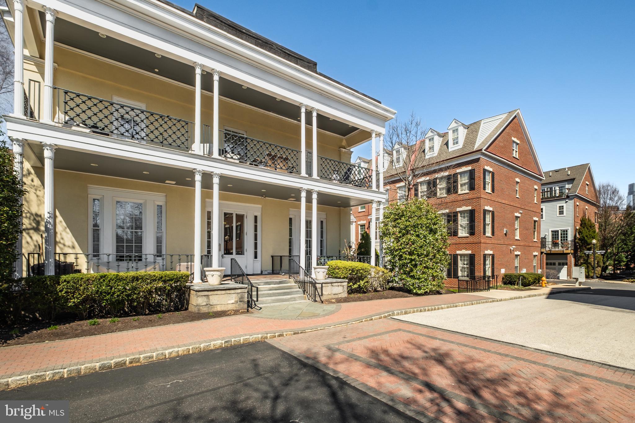 4 GOVERNORS COURT