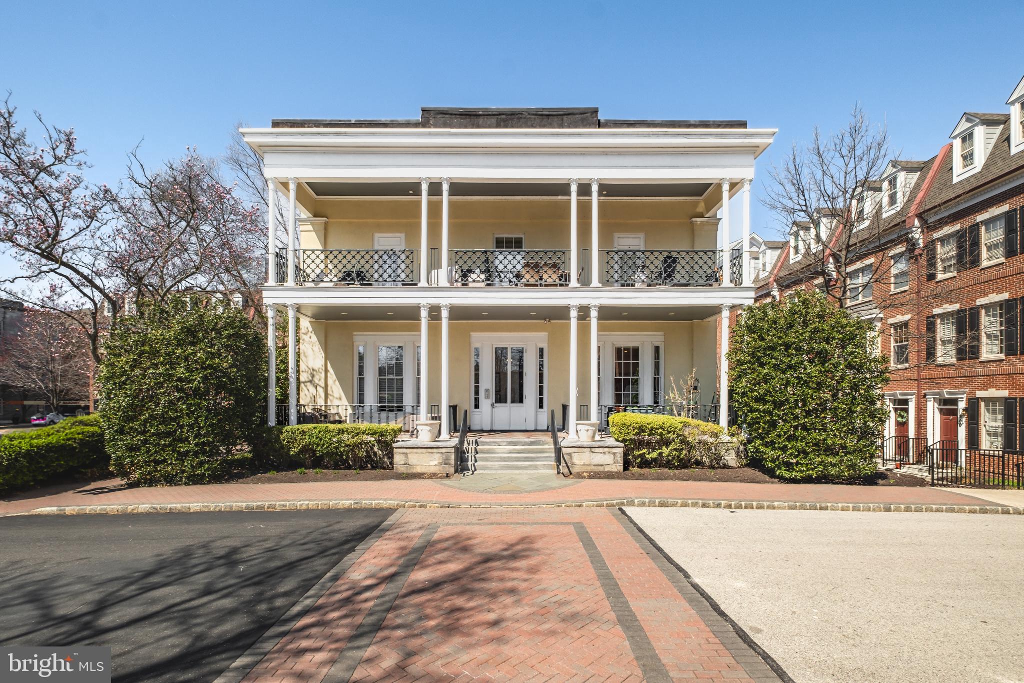4 GOVERNORS COURT