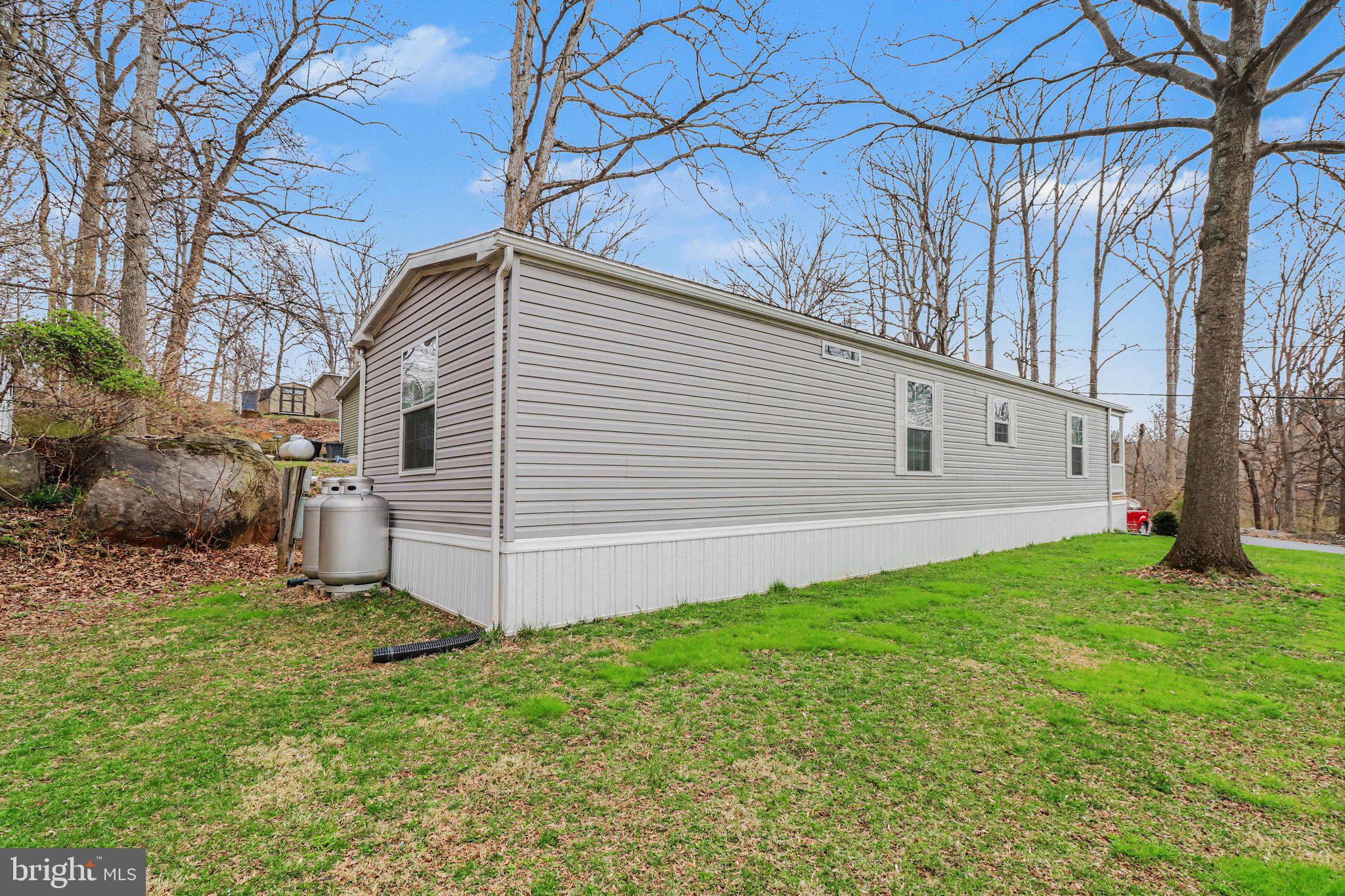 LAKEVIEW COUNTRY ESTATES - Residential