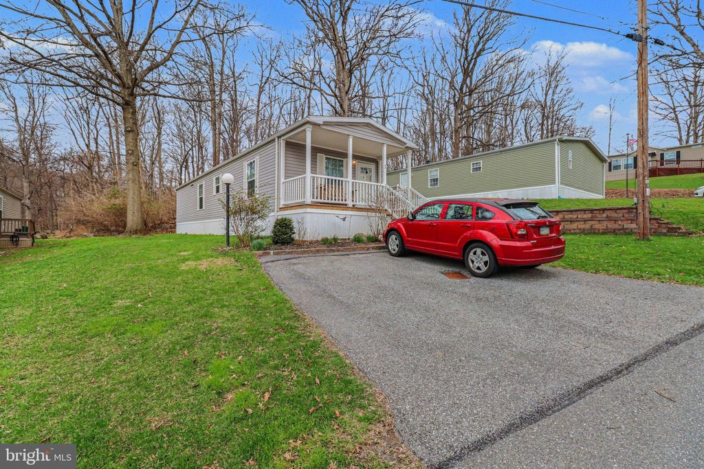 Photo of 64 Lakeview Drive, ELIZABETHTOWN, PA 17022 (MLS # PALA2084788)