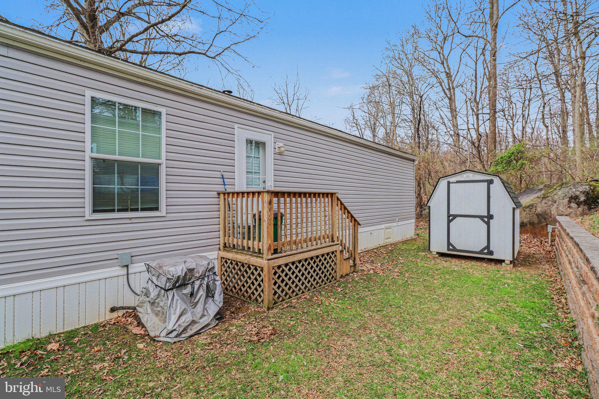 LAKEVIEW COUNTRY ESTATES - Residential