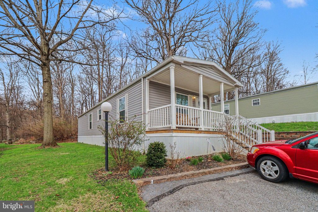 Photo of 64 Lakeview Drive, ELIZABETHTOWN, PA 17022 (MLS # PALA2084788)