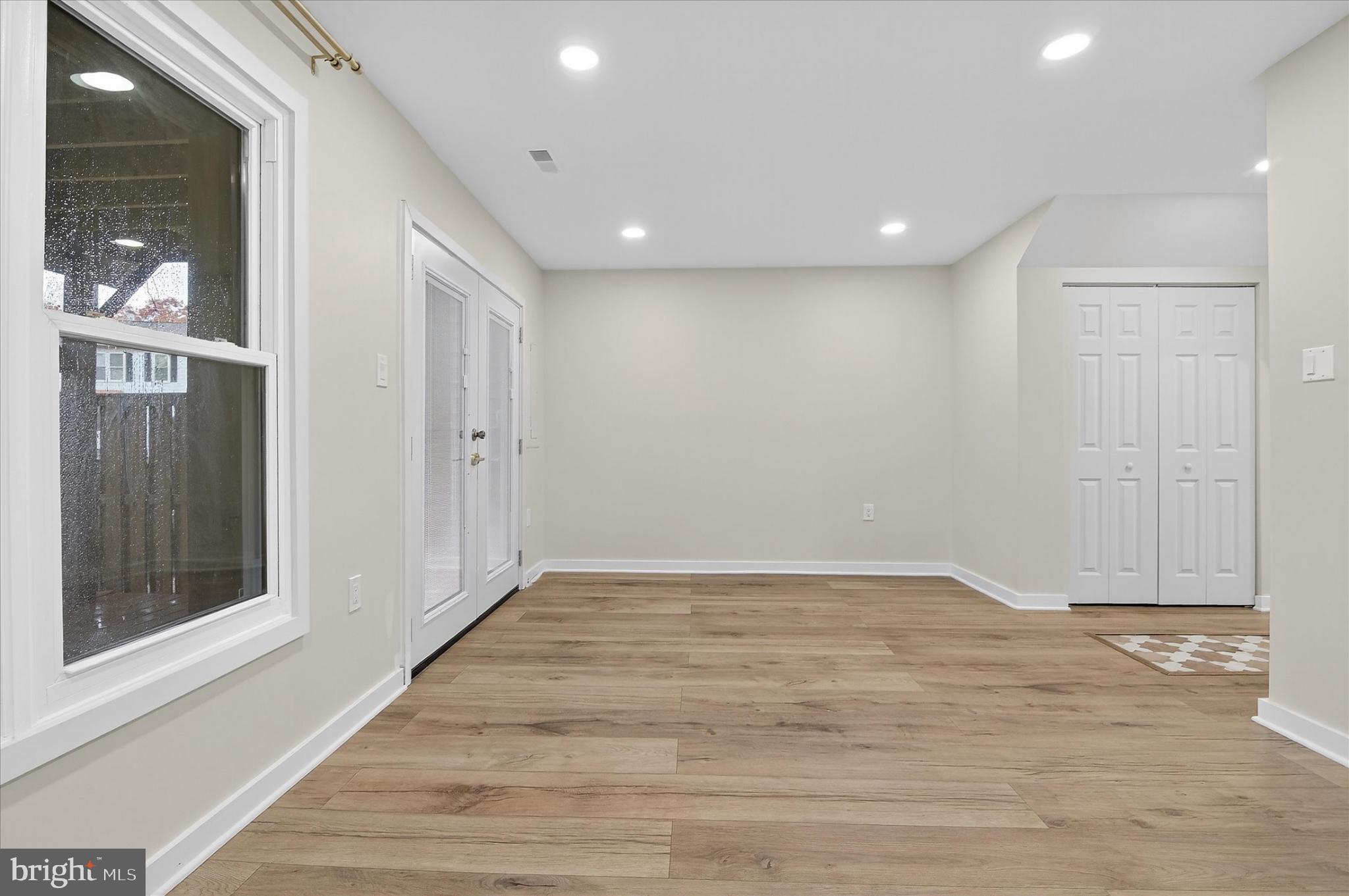 STONINGTON - Residential