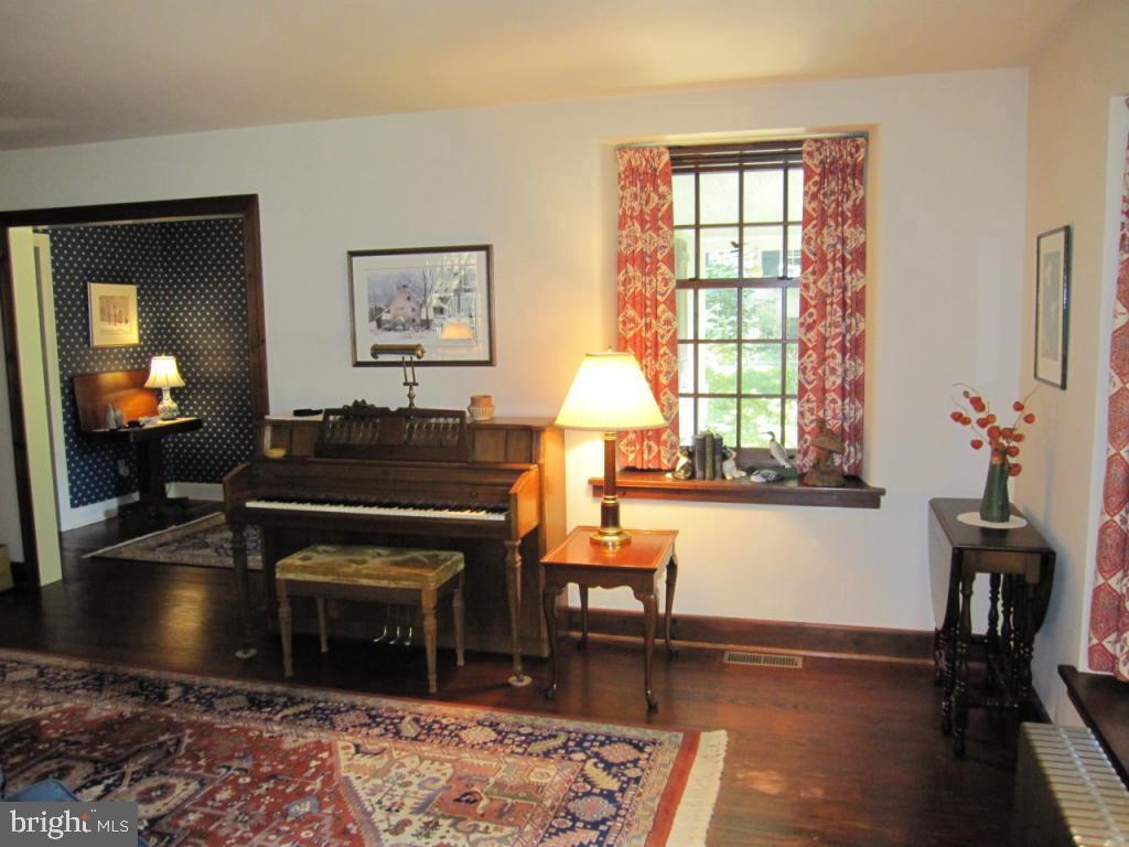 COUNTRY CLUB ESTATES - Residential