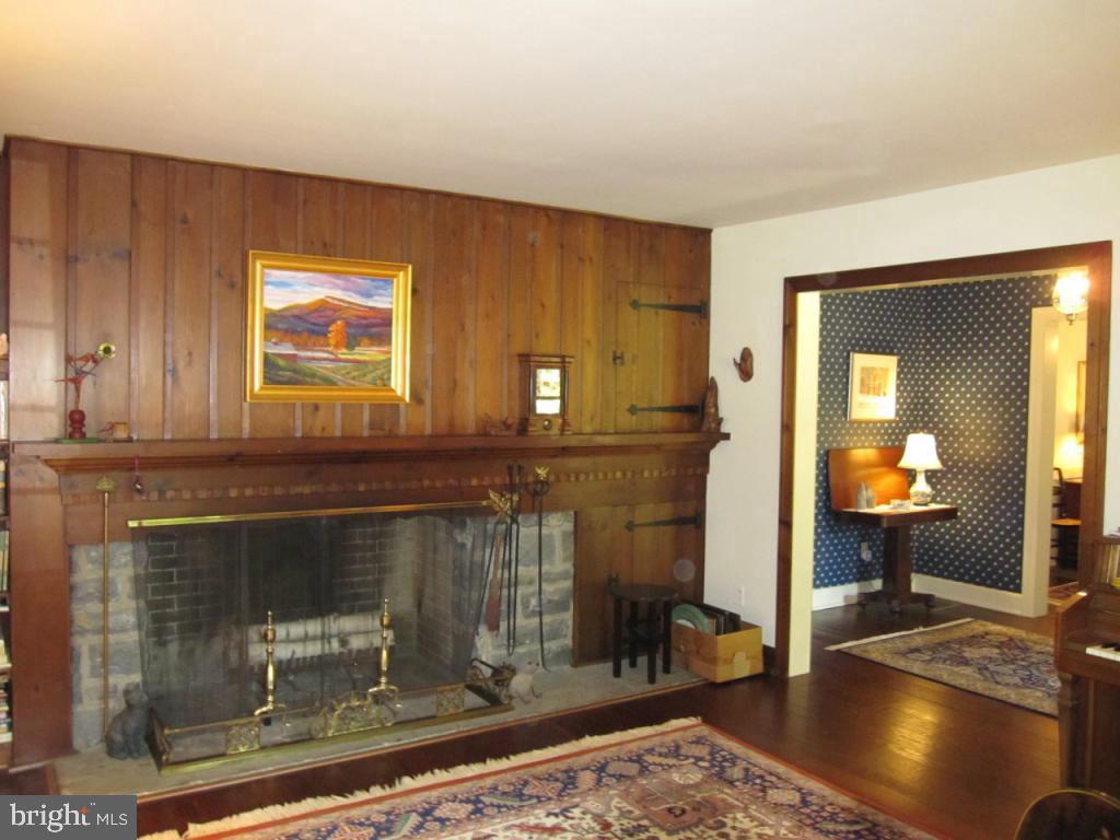 COUNTRY CLUB ESTATES - Residential