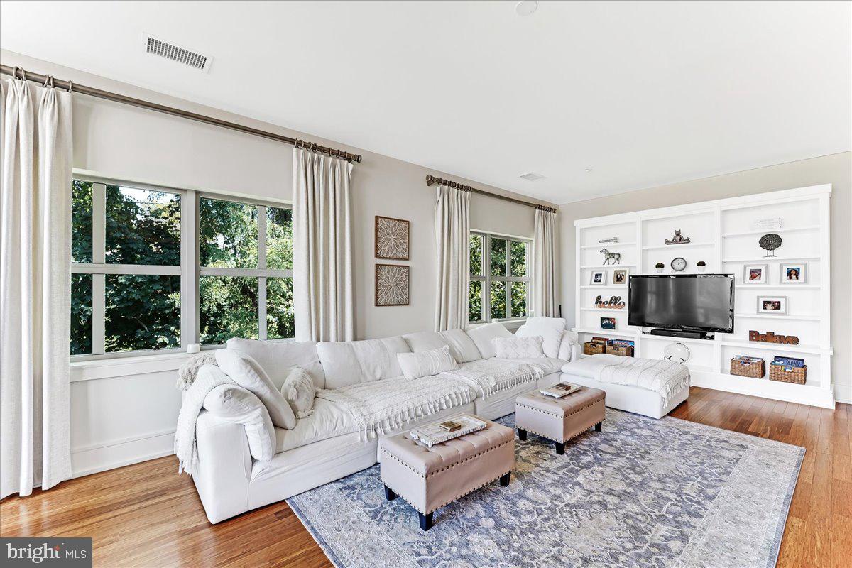 PEMBROKE NORTH - Residential