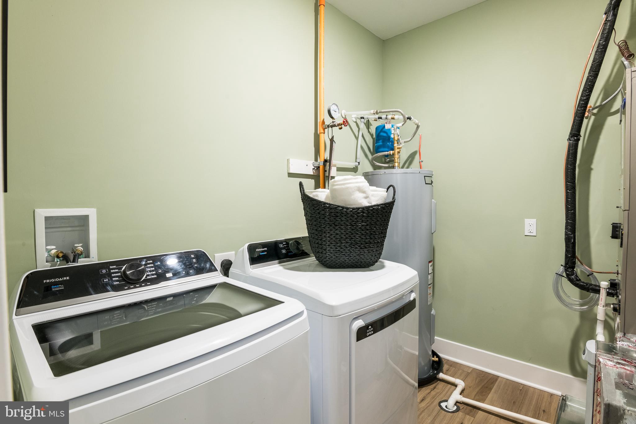 SOMERTON CHASE - Residential