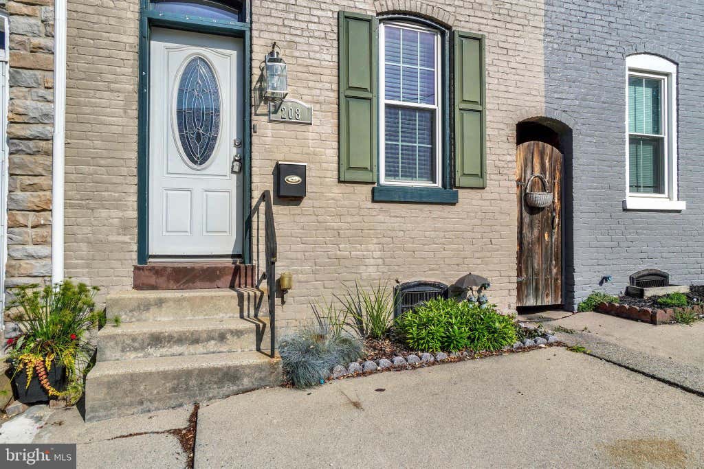 Photo of 208 S 6th Street, COLUMBIA, PA 17512 (MLS # PALA2090892)