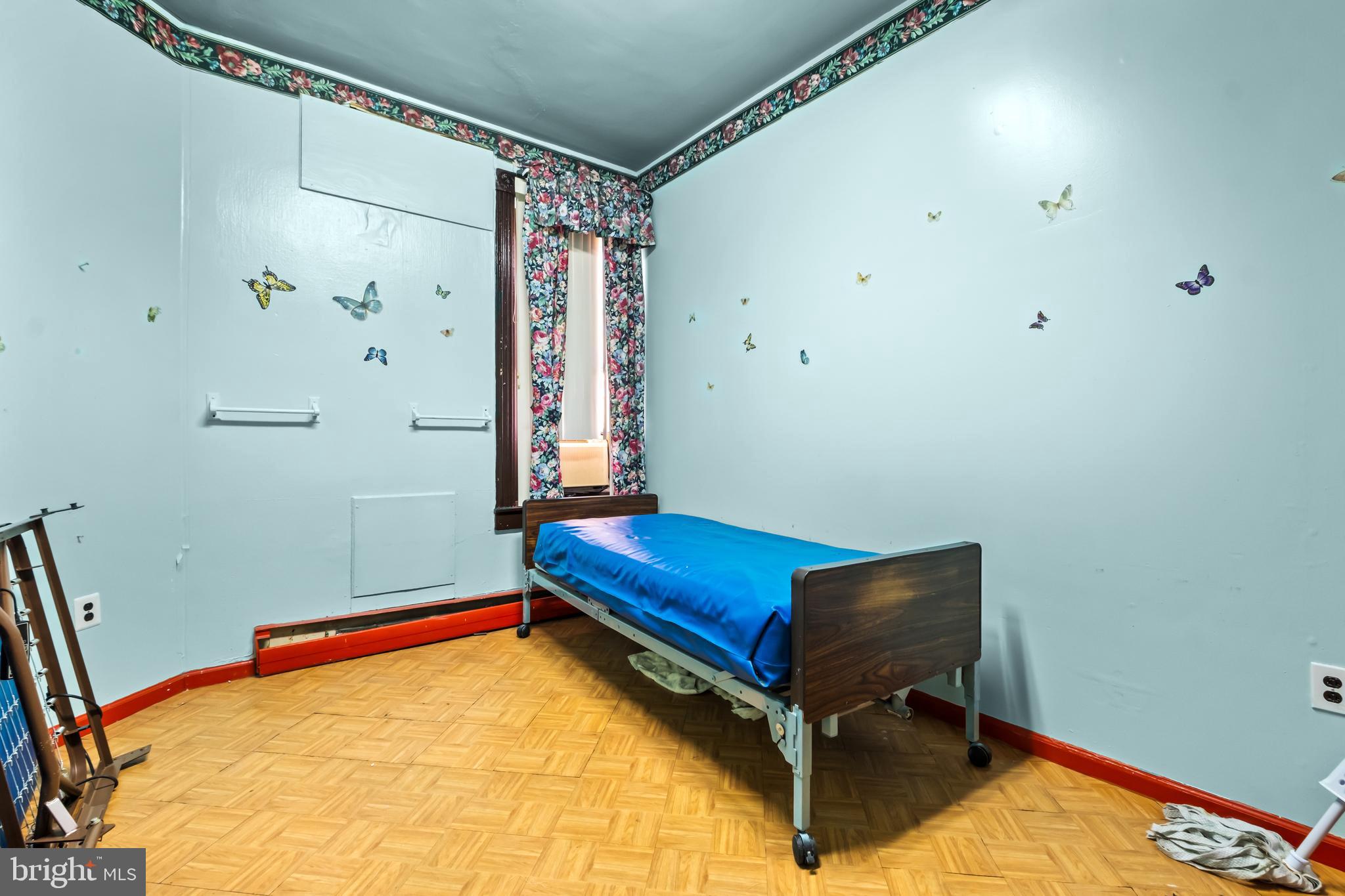 FRANKFORD - Commercial Sale