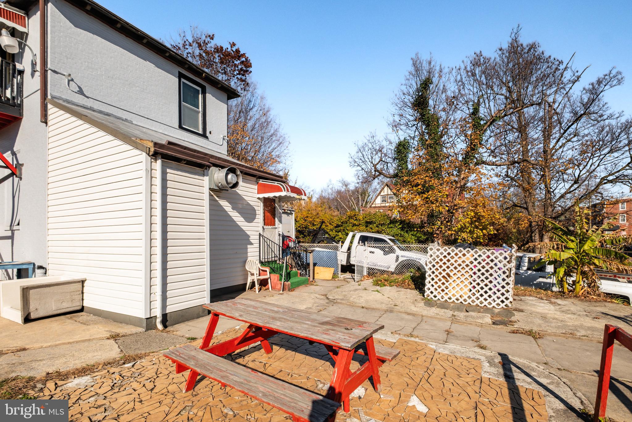 FRANKFORD - Commercial Sale