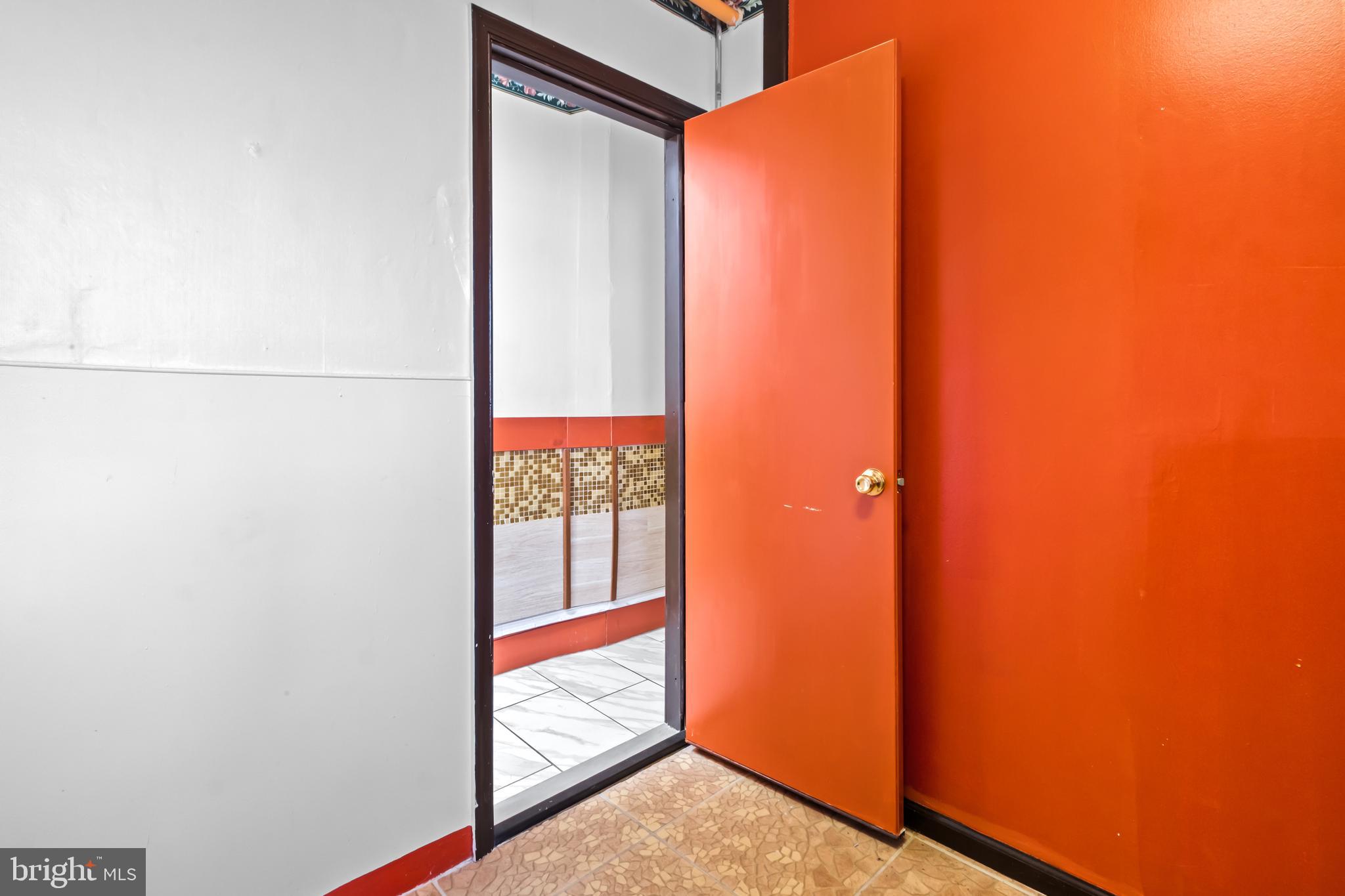 FRANKFORD - Commercial Sale