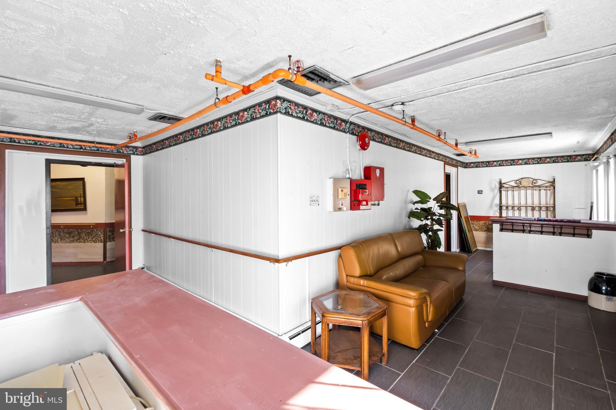 FRANKFORD - Commercial Sale