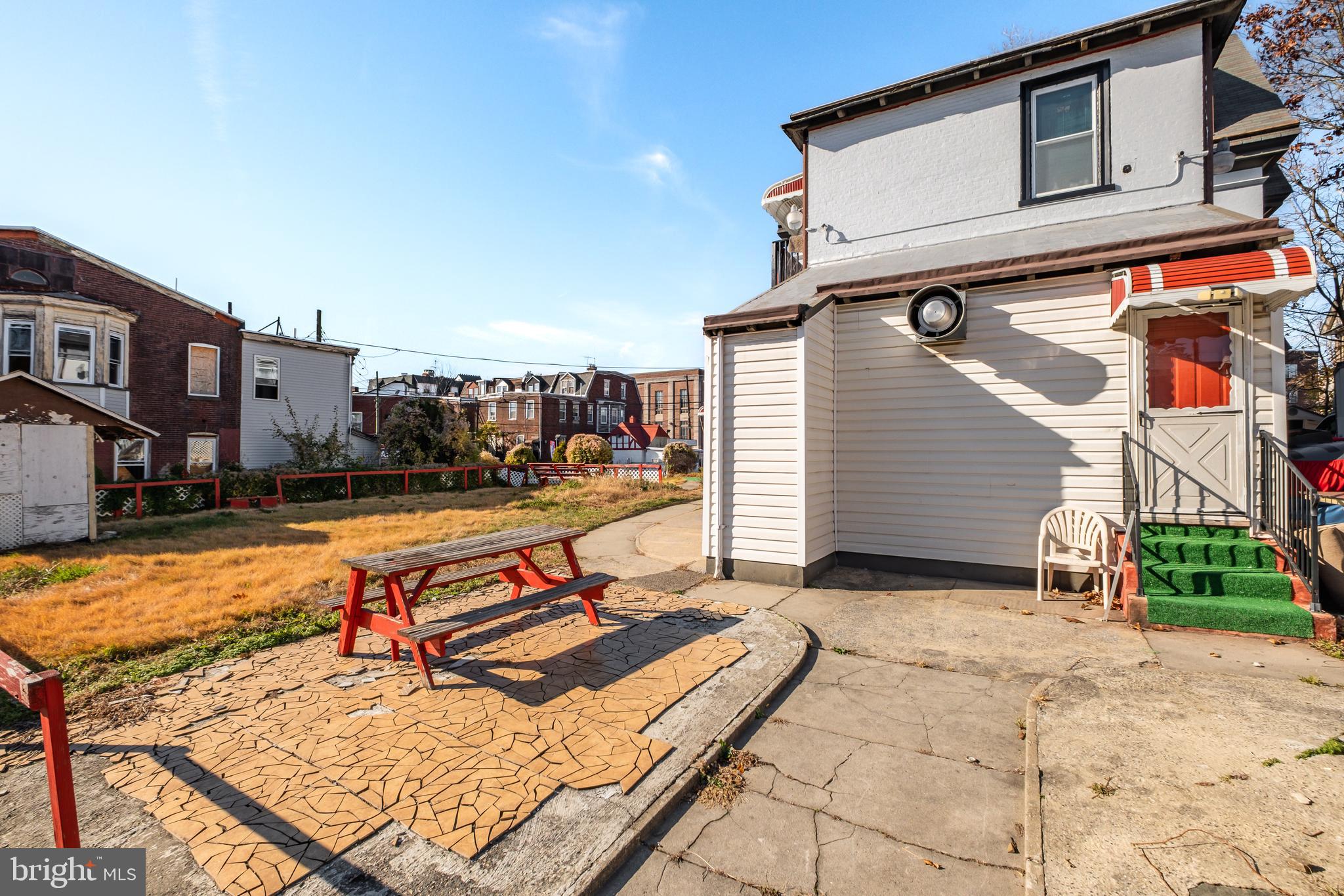 FRANKFORD - Commercial Sale