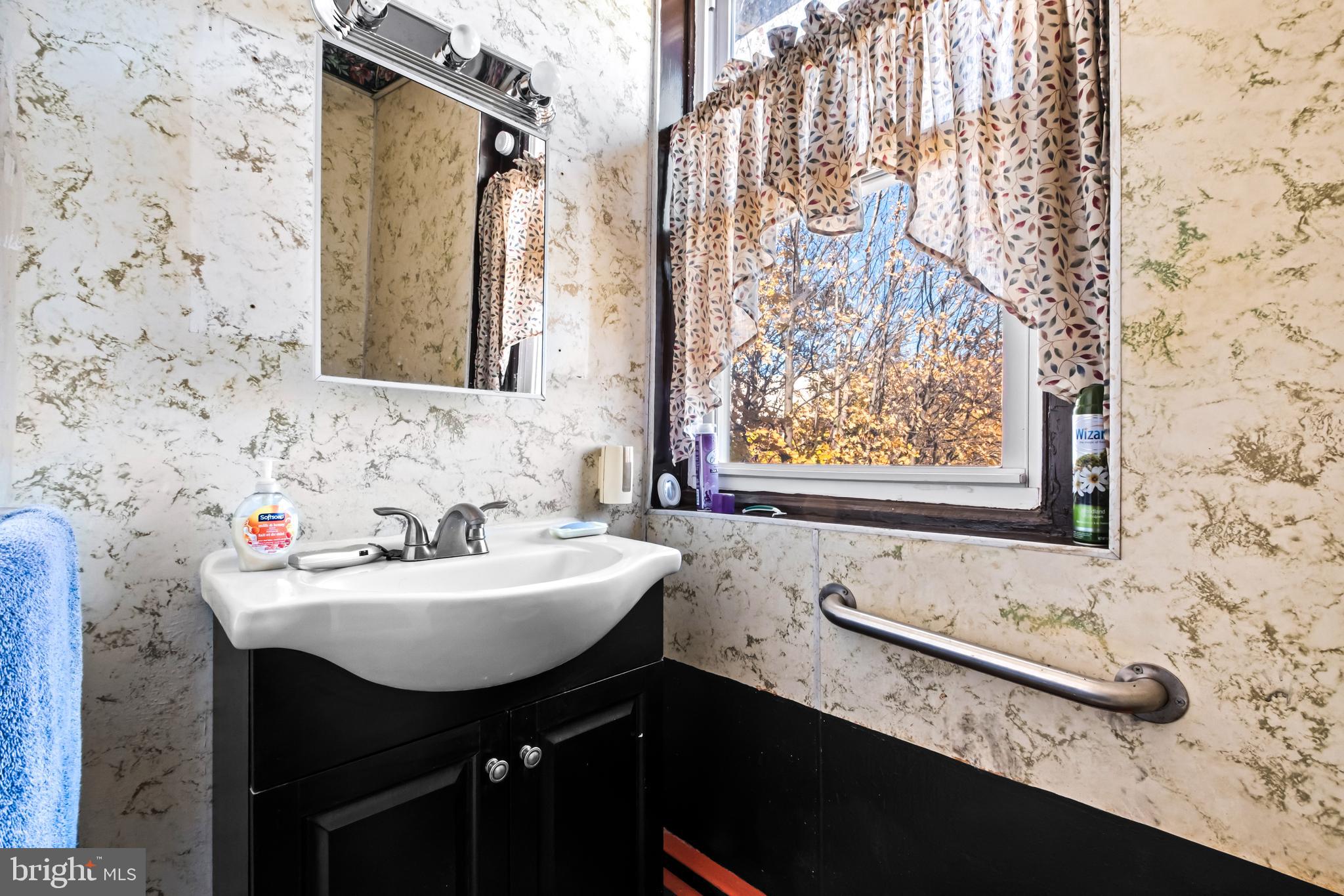 FRANKFORD - Commercial Sale