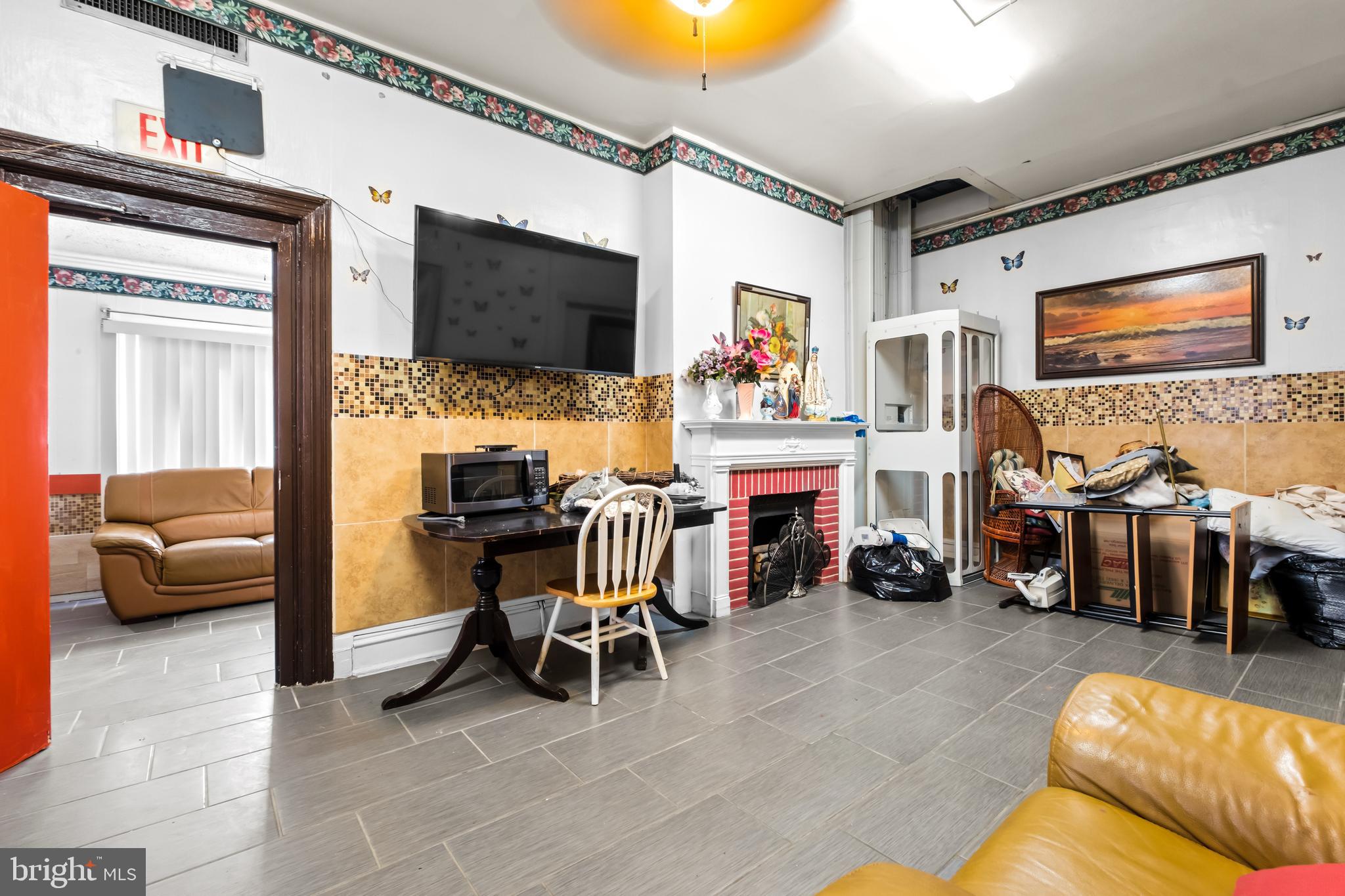 FRANKFORD - Commercial Sale