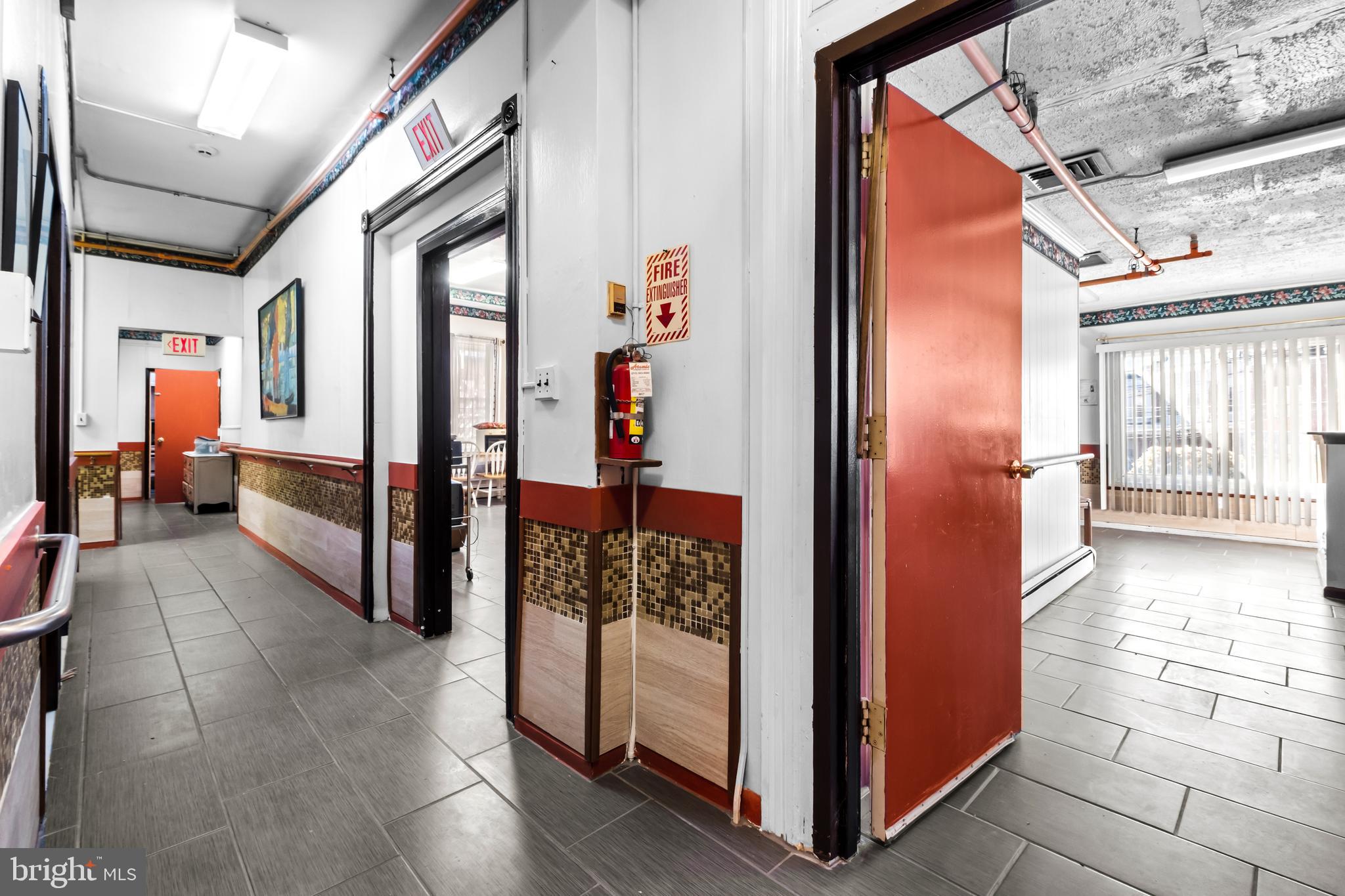 FRANKFORD - Commercial Sale