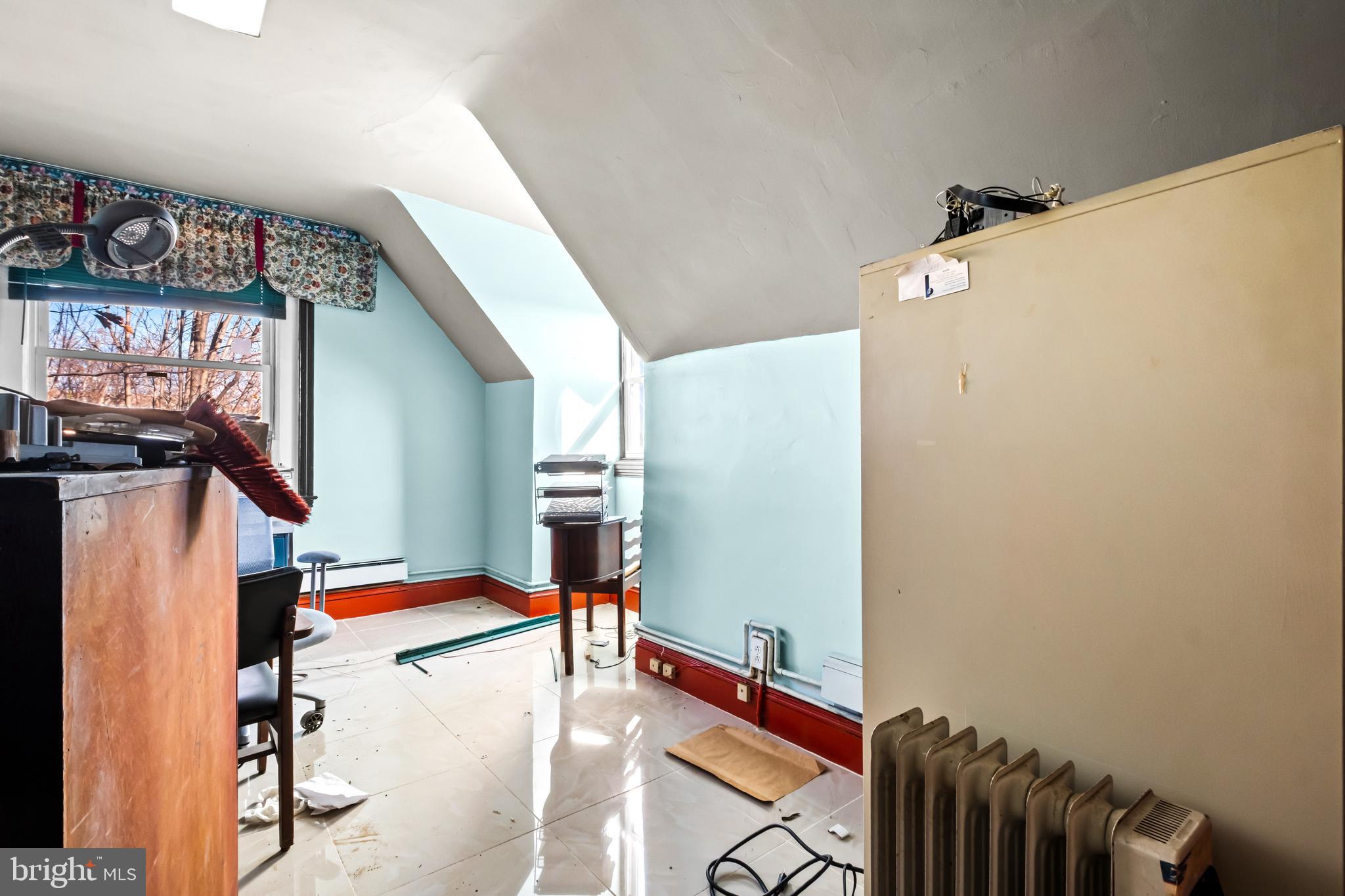 FRANKFORD - Commercial Sale