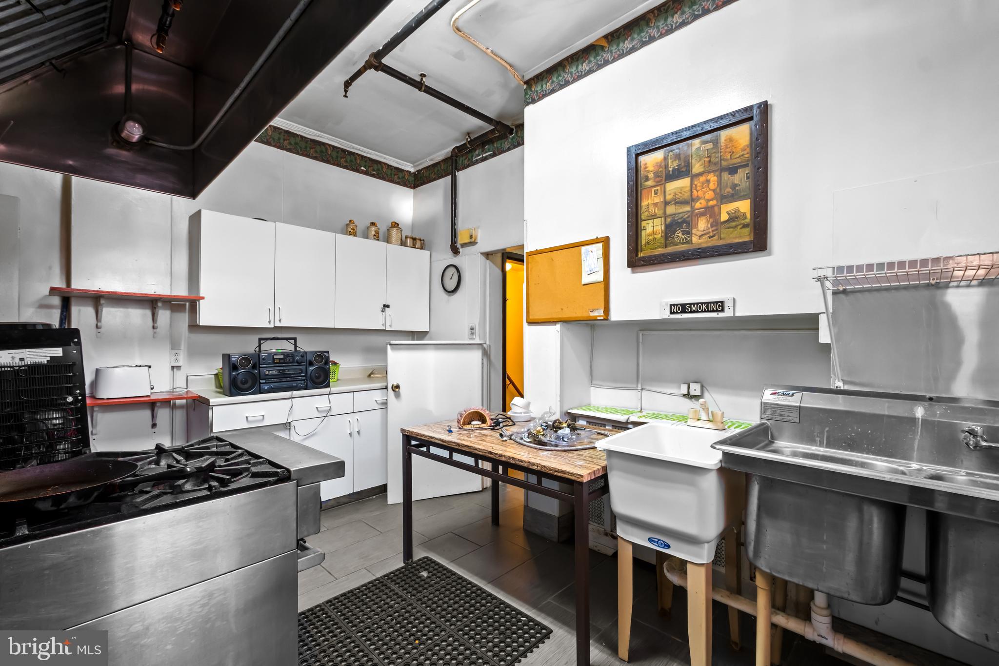 FRANKFORD - Commercial Sale