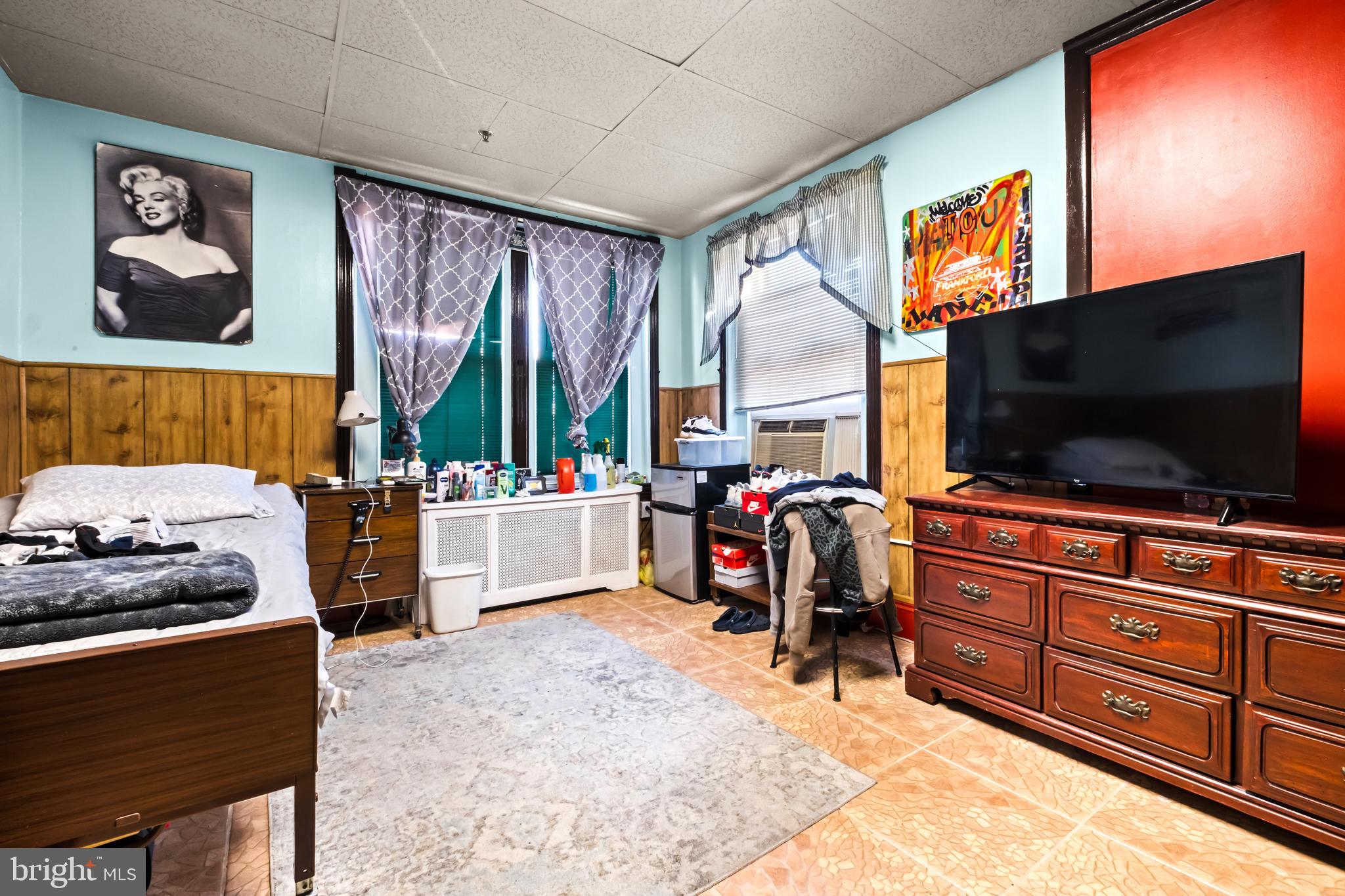 FRANKFORD - Commercial Sale