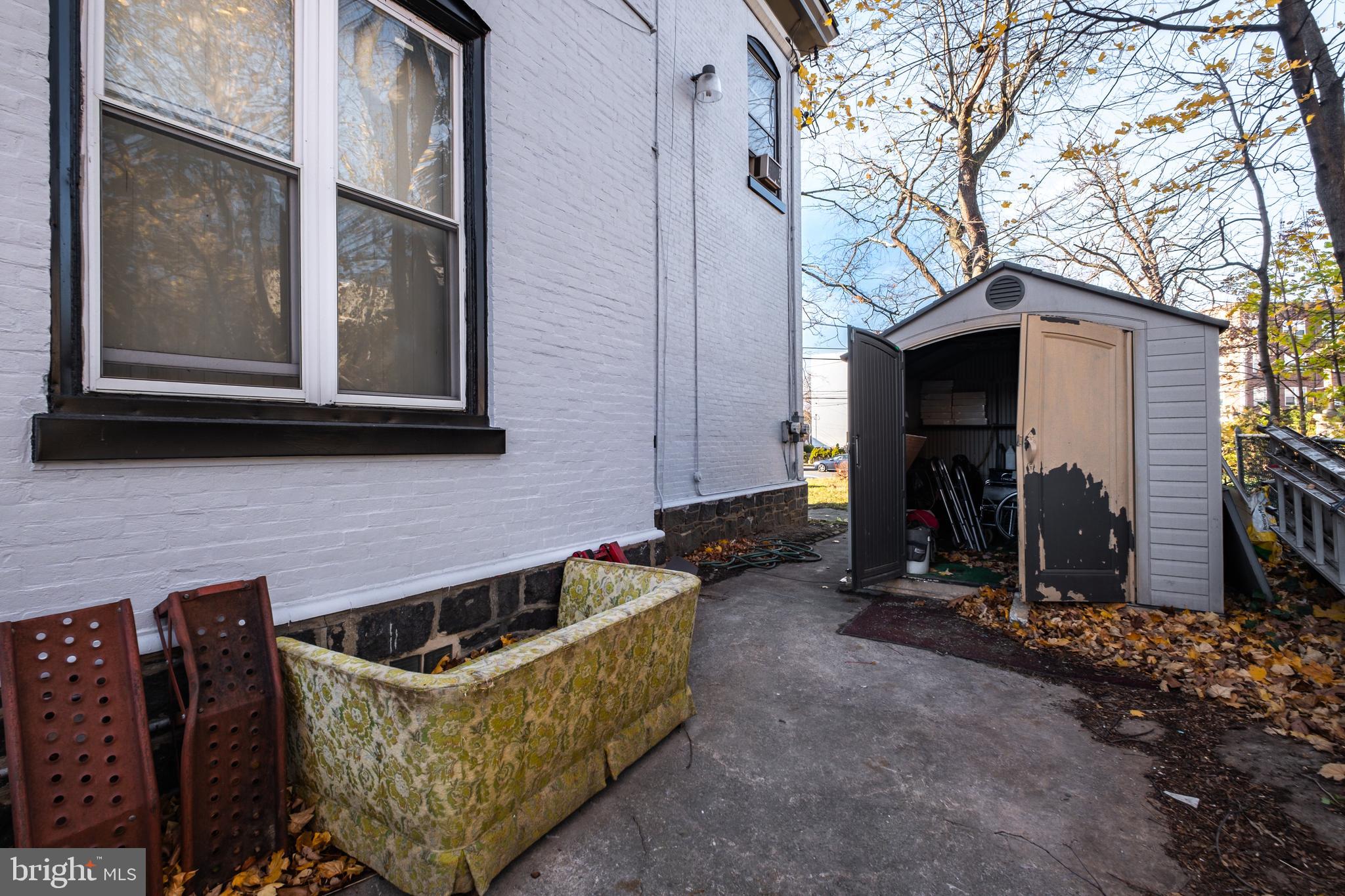 FRANKFORD - Commercial Sale