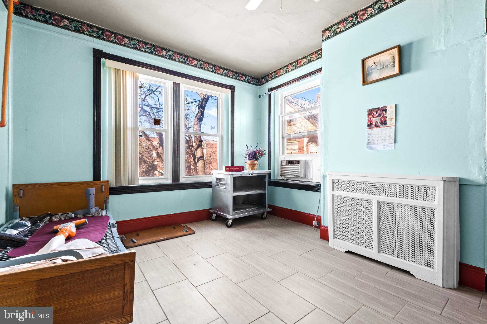 FRANKFORD - Commercial Sale