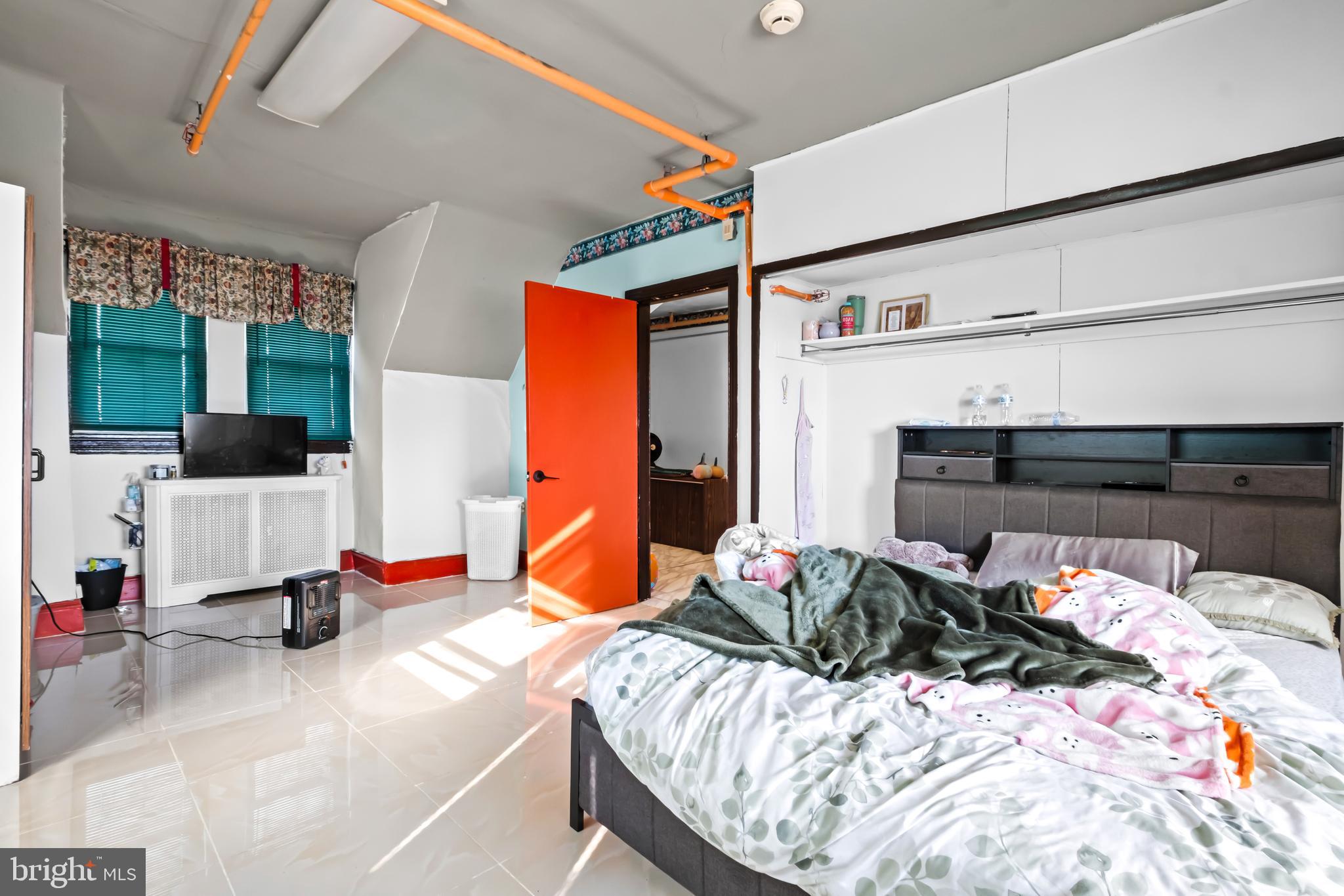 FRANKFORD - Commercial Sale