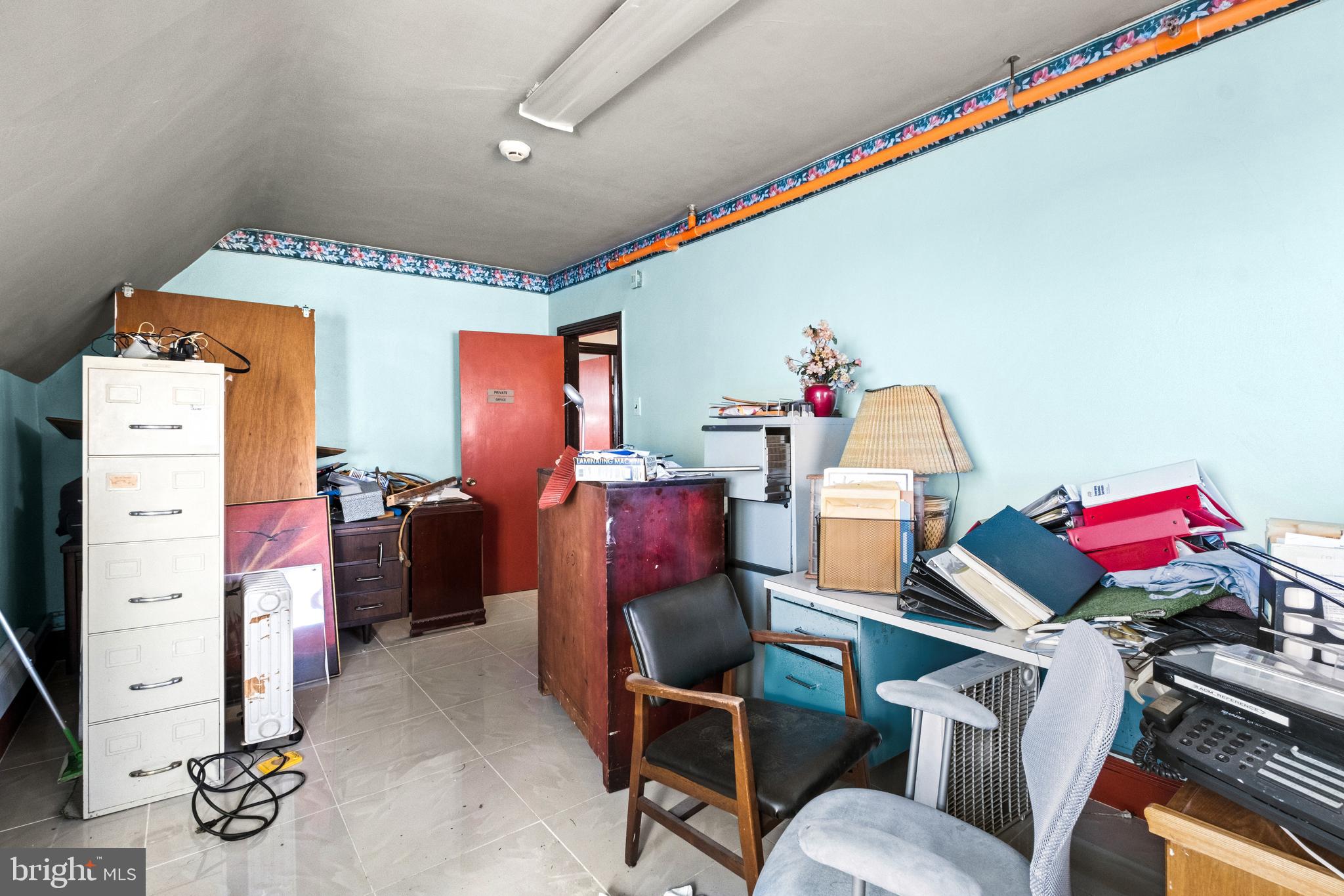 FRANKFORD - Commercial Sale