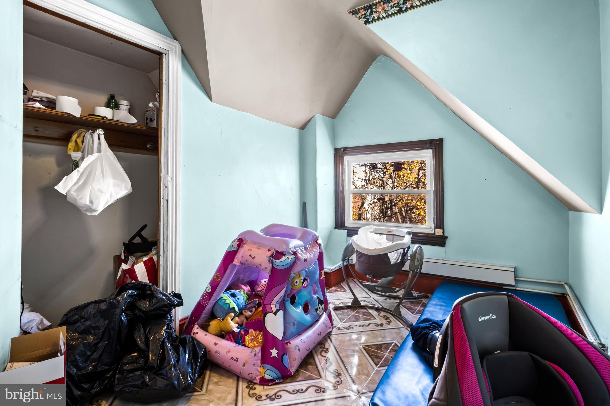 FRANKFORD - Commercial Sale