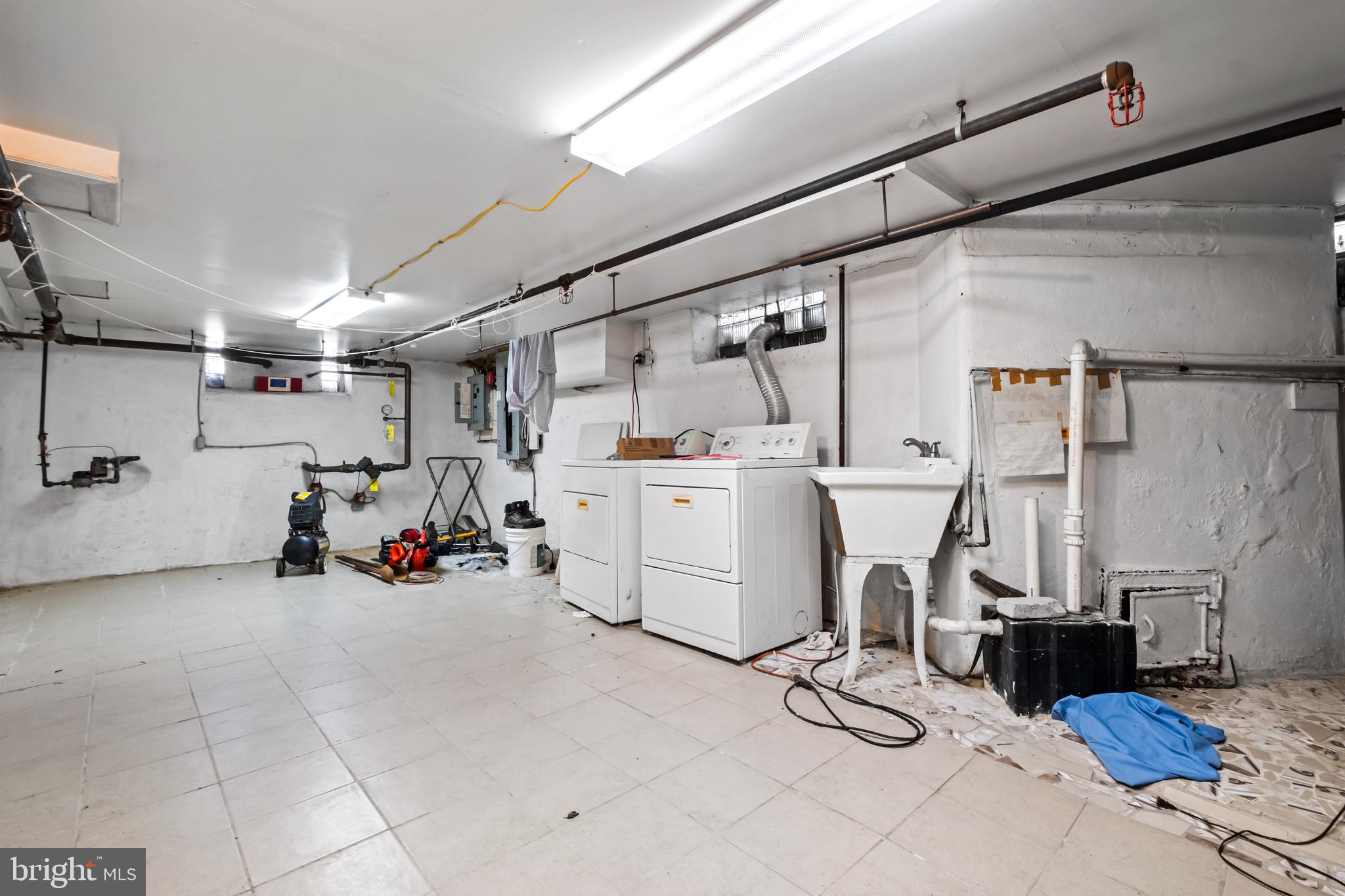 FRANKFORD - Commercial Sale