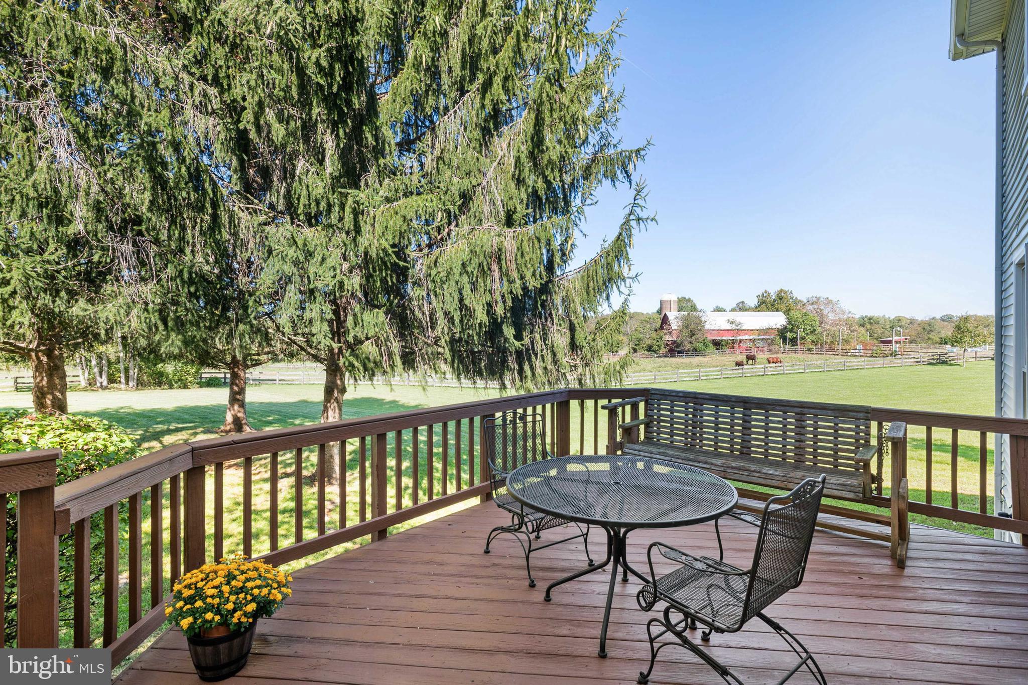 ENGLISH MEADOWS - Residential