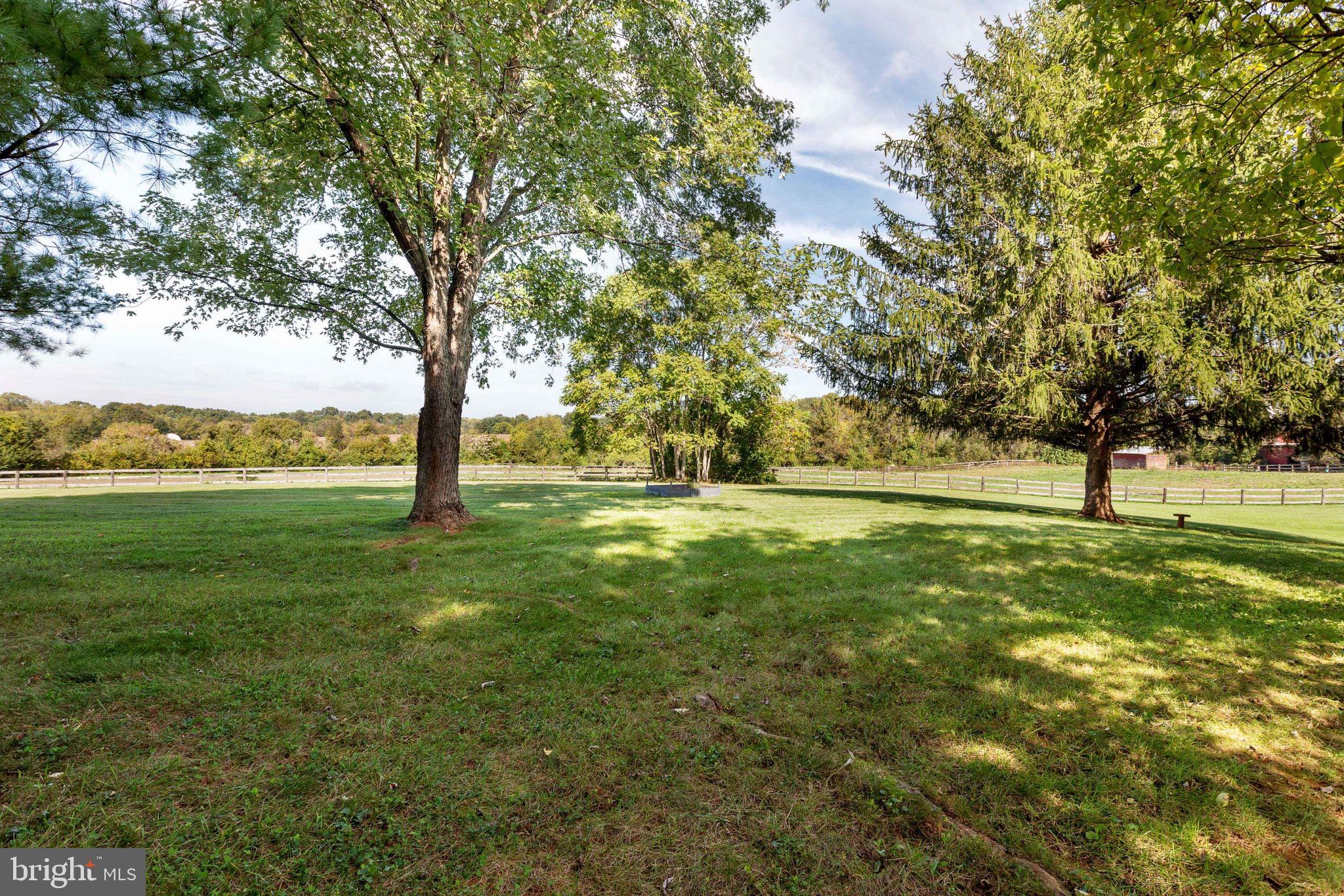 ENGLISH MEADOWS - Residential