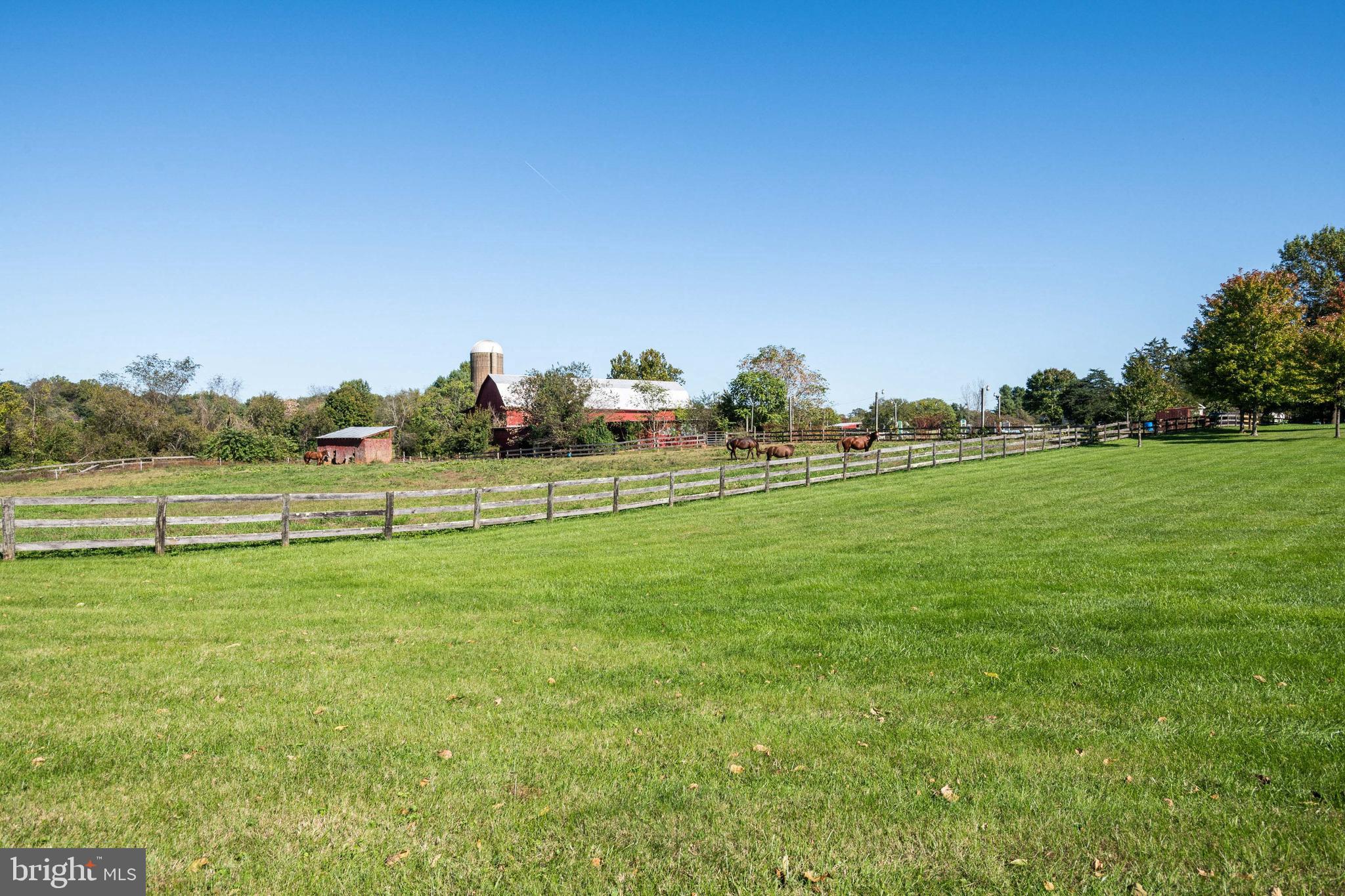 ENGLISH MEADOWS - Residential