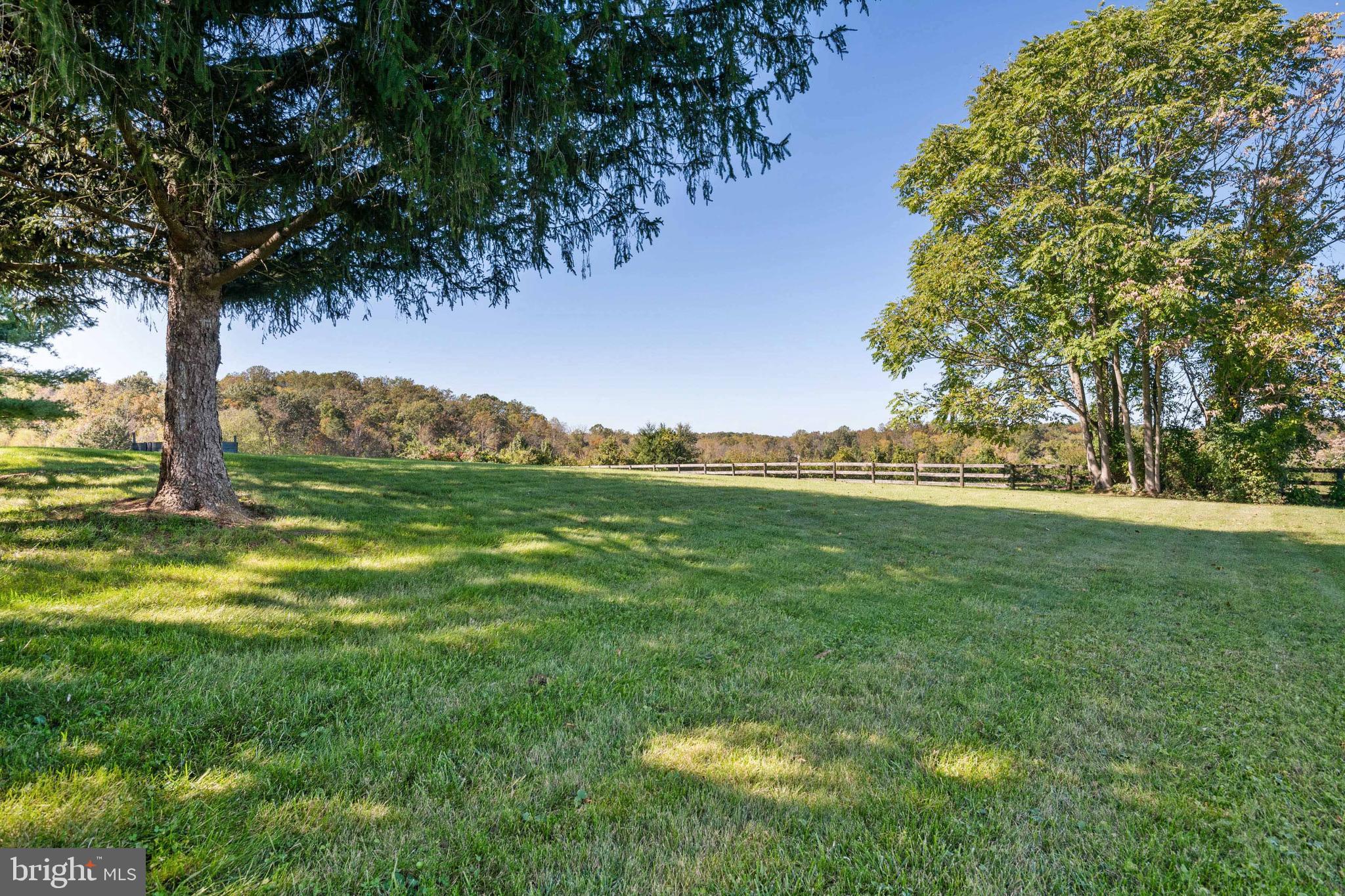 ENGLISH MEADOWS - Residential