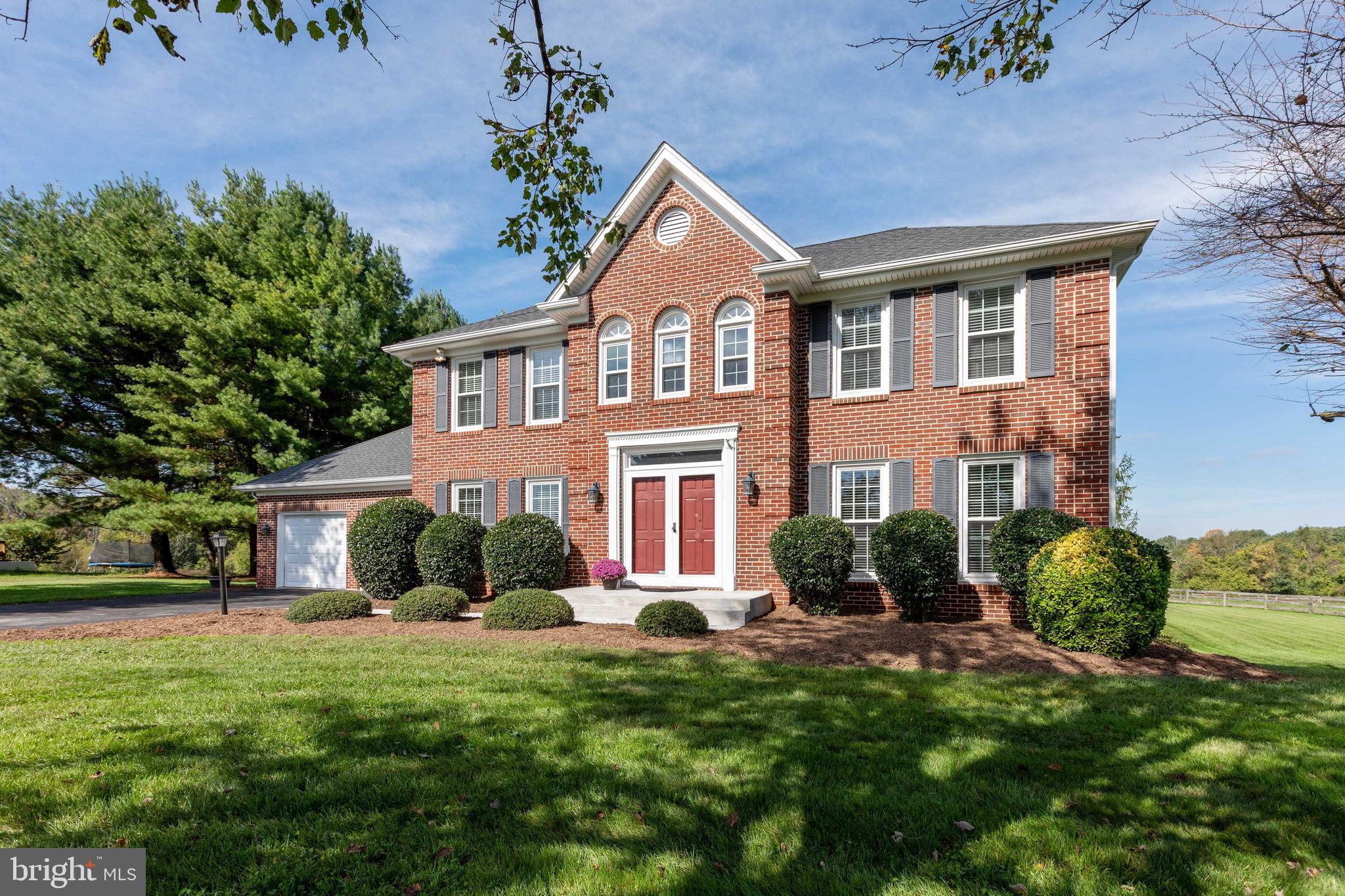 ENGLISH MEADOWS - Residential