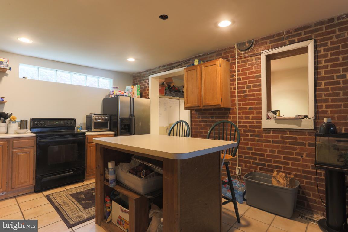 WINDSOR HILLS - Residential