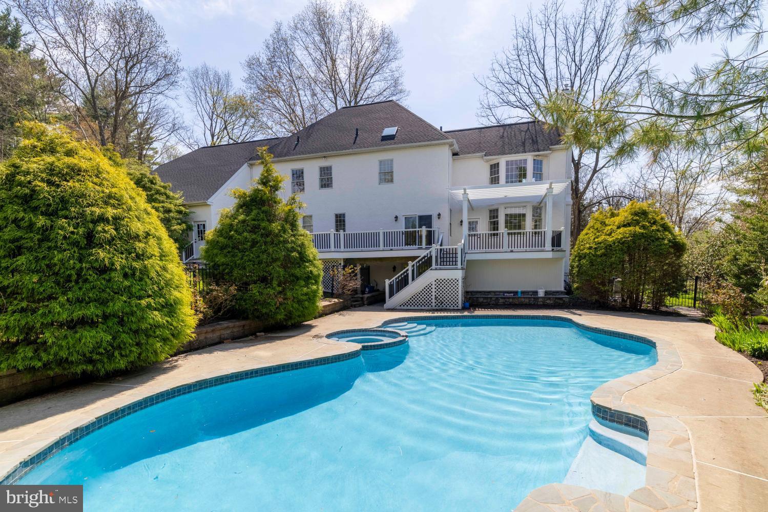 1 SAINT ANDREWS COURT