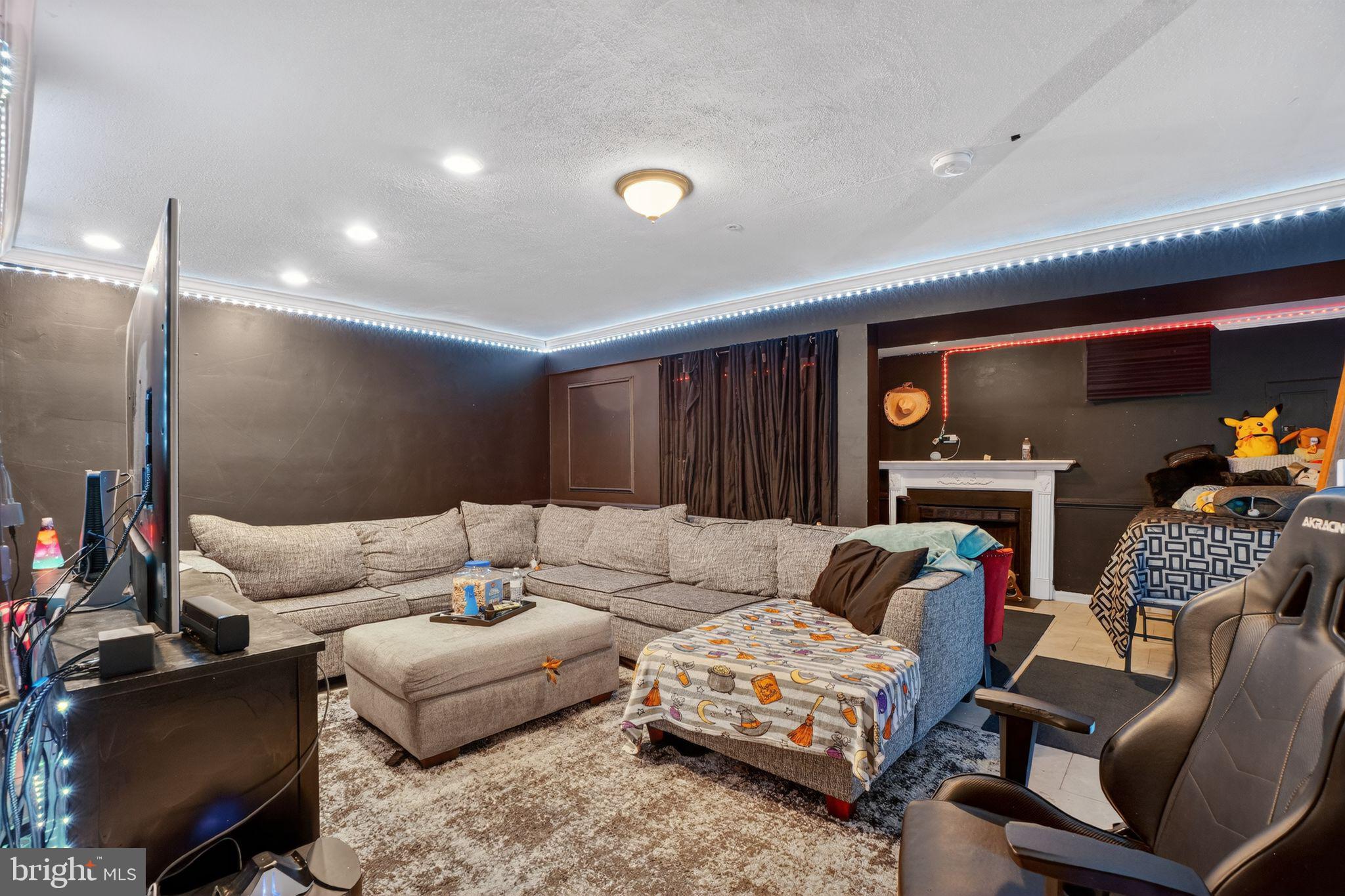 SOUTH ADDISON HGHTS TOWN - Residential