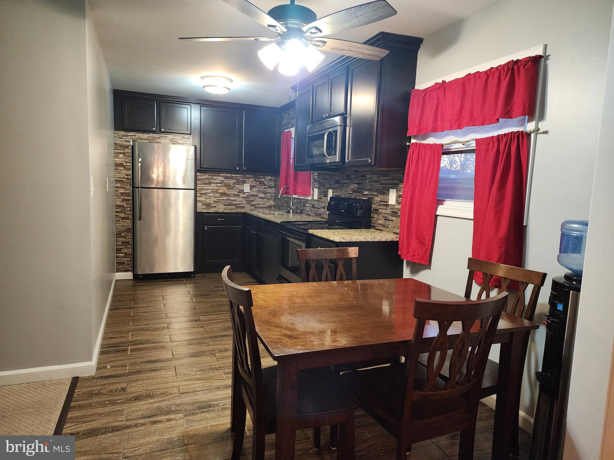 ANDREWS MANOR - Residential