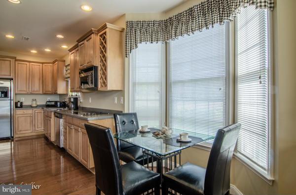 WATERS EDGE - Residential